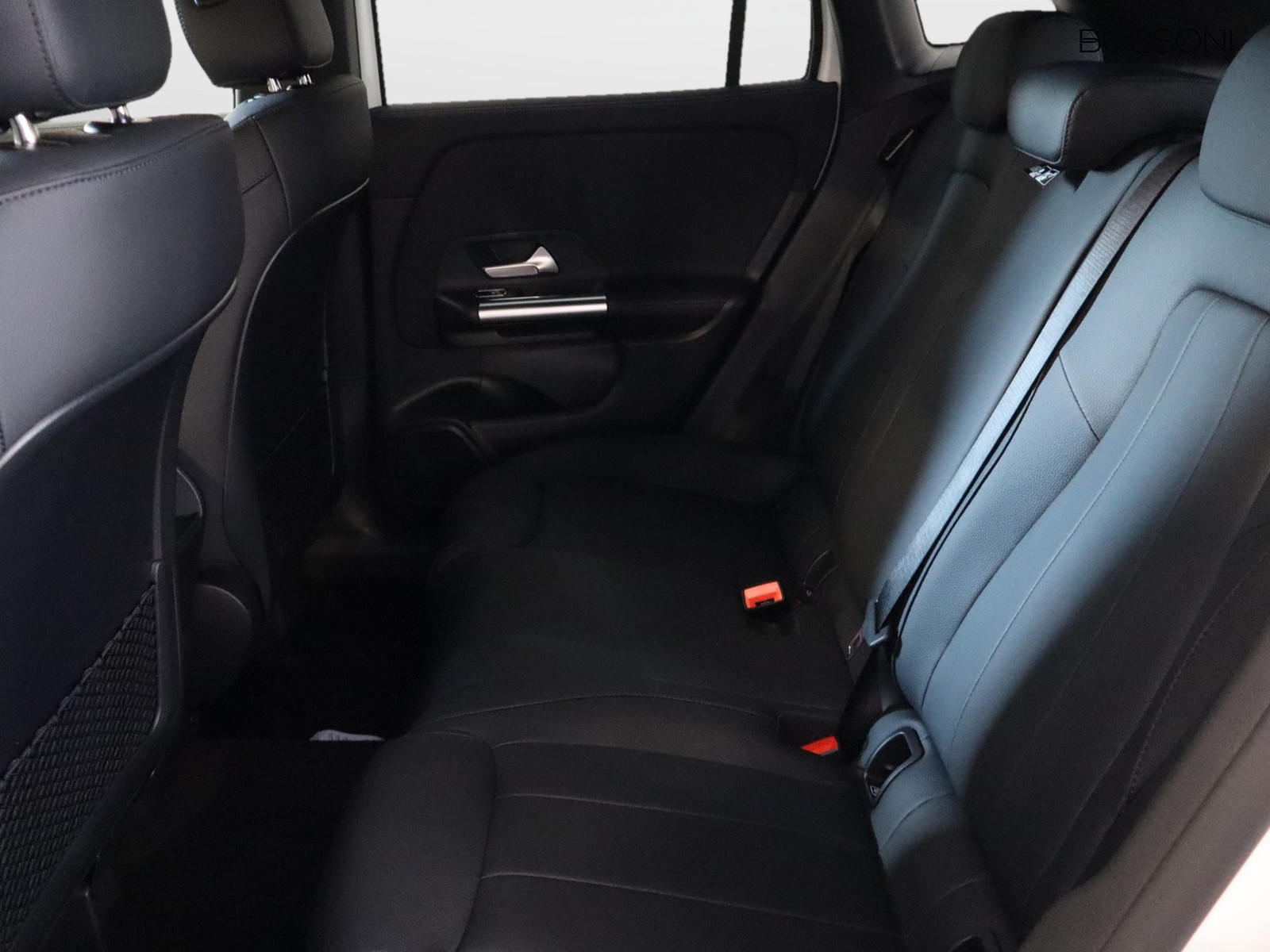 8 - Mercedes GLA 200 d progressive extra 8g-dct