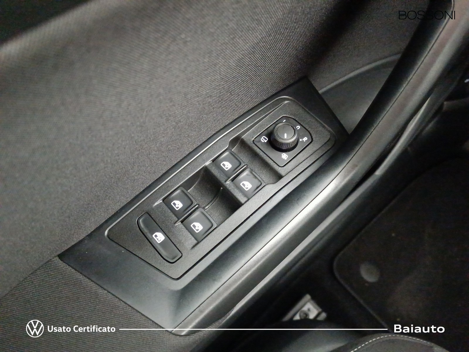 18 - Volkswagen T-Roc 2.0 tdi scr 150cv life dsg