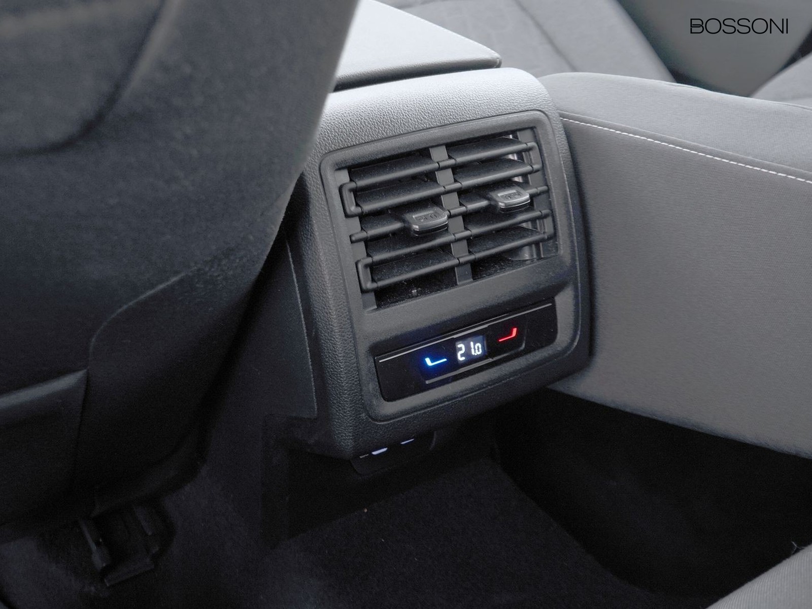 27 - Volkswagen Golf 1.5 tsi ehybrid 204cv edition plus dsg