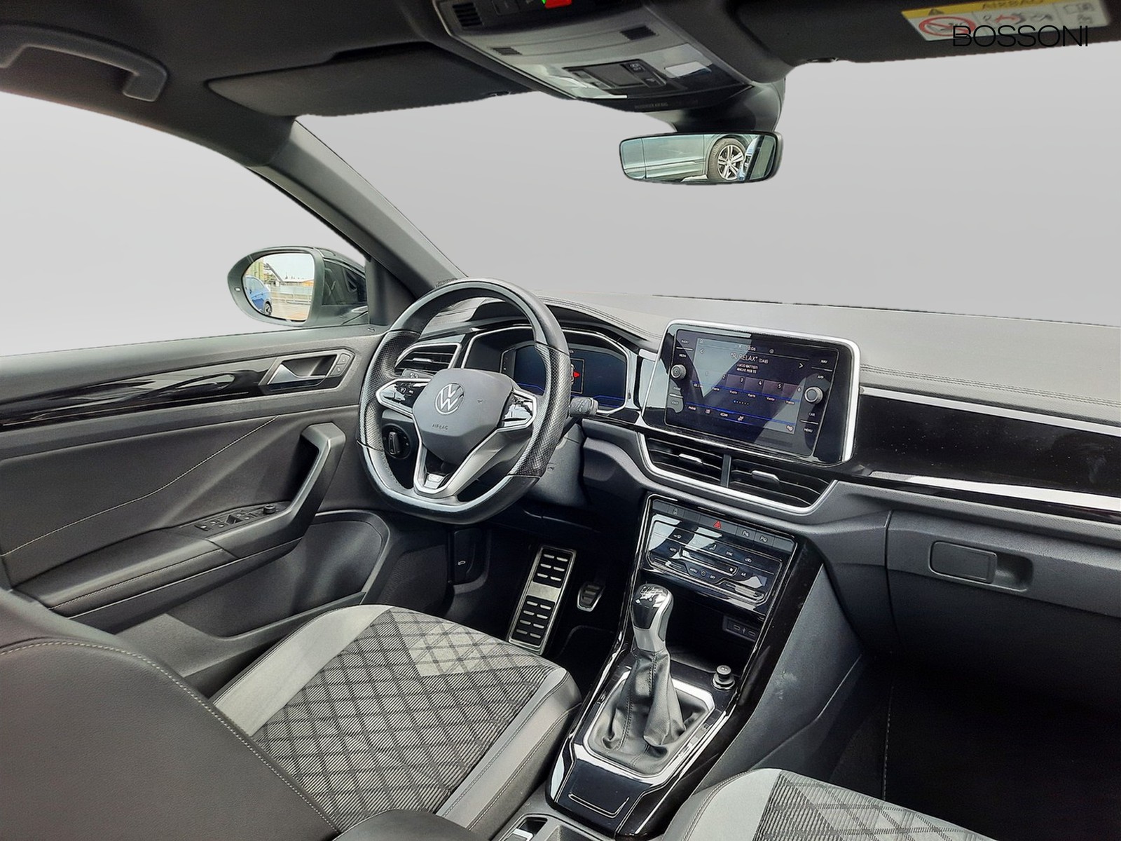 6 - Volkswagen T-Roc 1.0 tsi 110cv r line