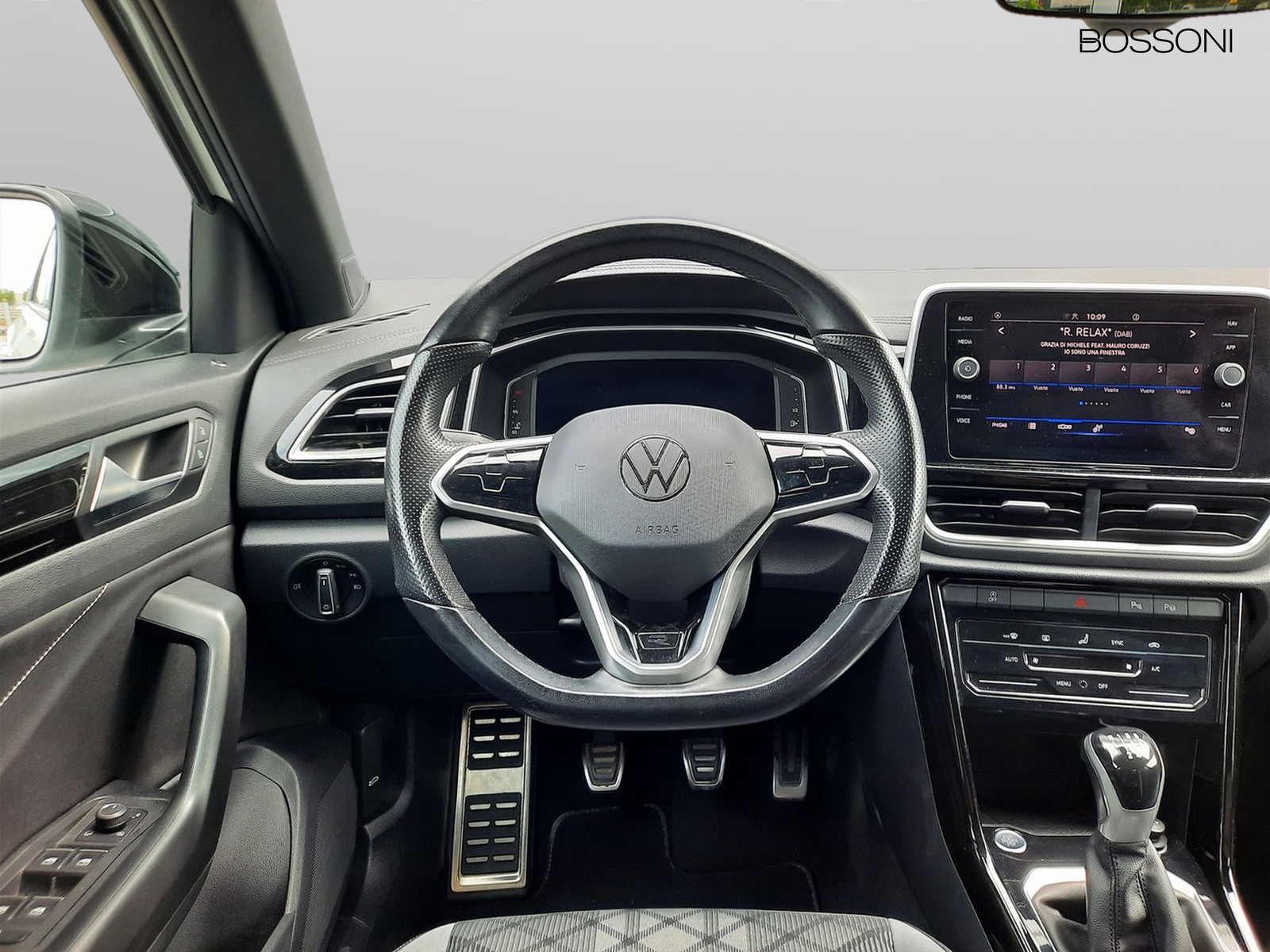 8 - Volkswagen T-Roc 1.0 tsi 110cv r line