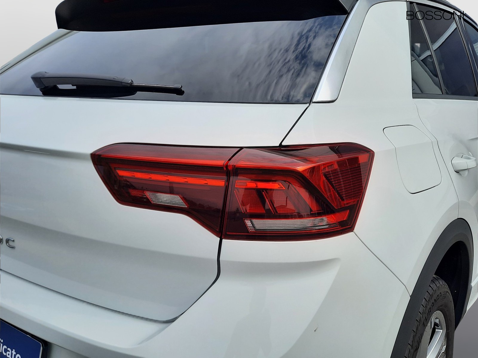 23 - Volkswagen T-Roc 1.0 tsi 110cv r line