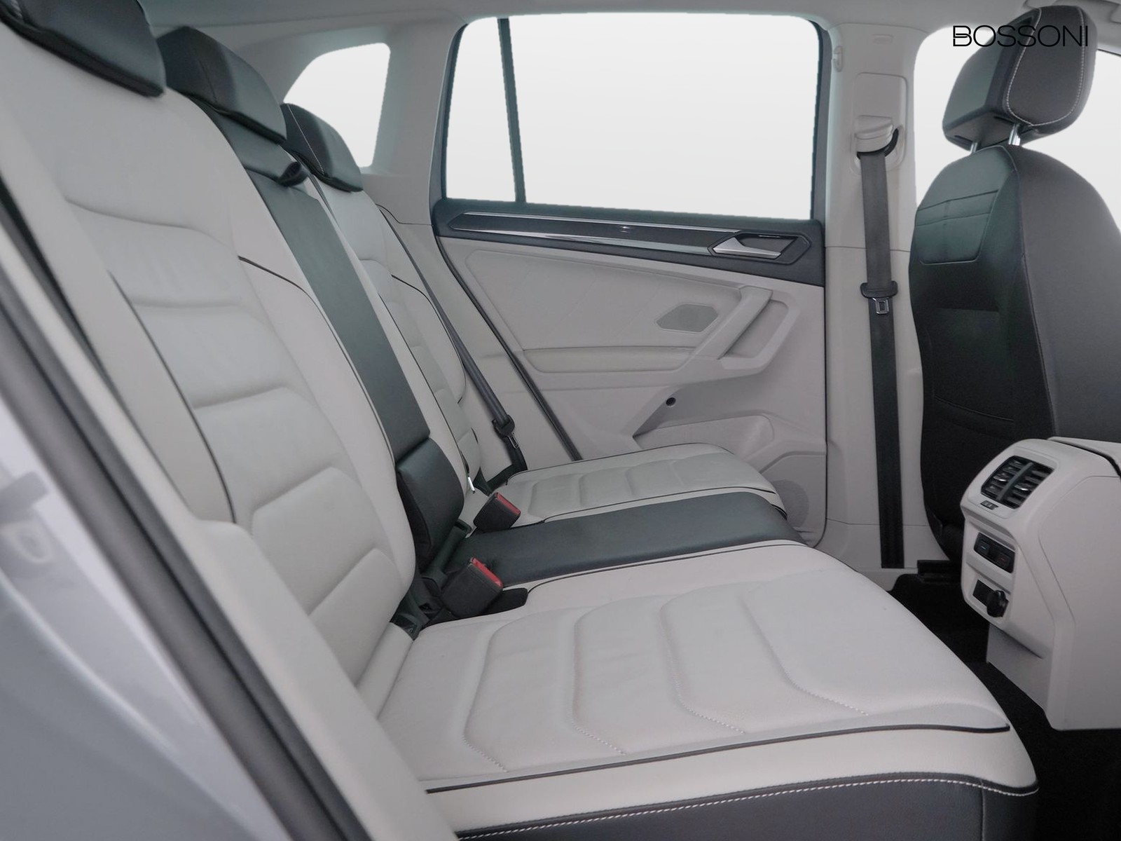 9 - Volkswagen Tiguan 1.5 tsi act 150cv elegance dsg