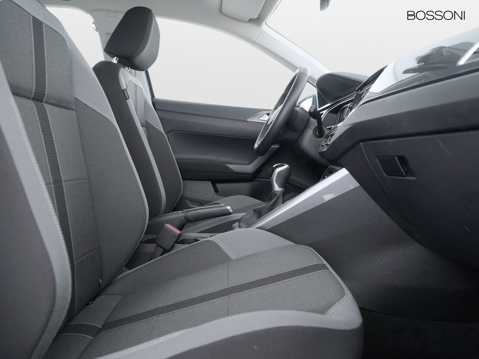 8 - Volkswagen Polo 1.0 tsi 95cv style