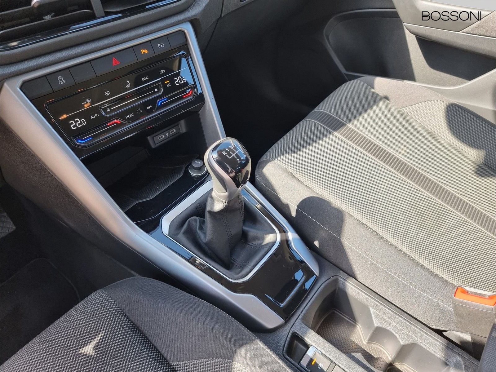 9 - Volkswagen T-Roc 2.0 tdi scr 115cv life