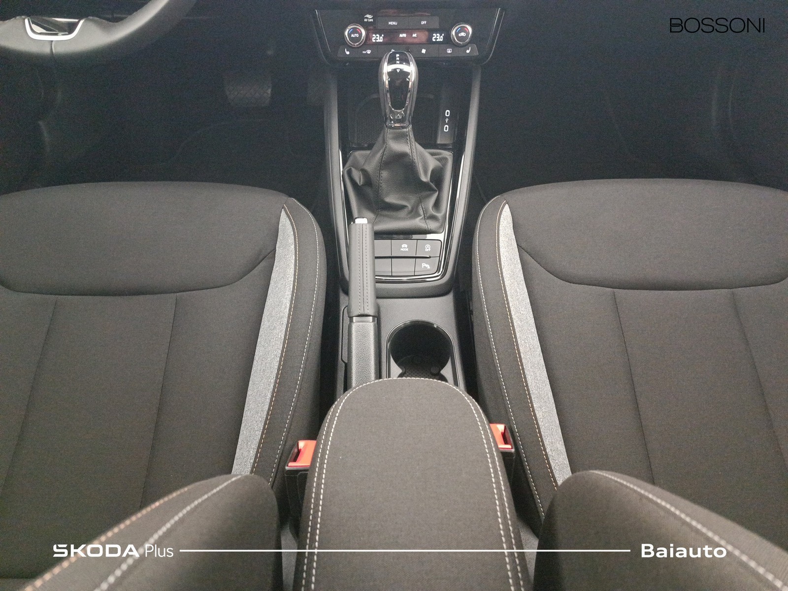 14 - Skoda Kamiq 1.0 tsi 115cv black dots dsg