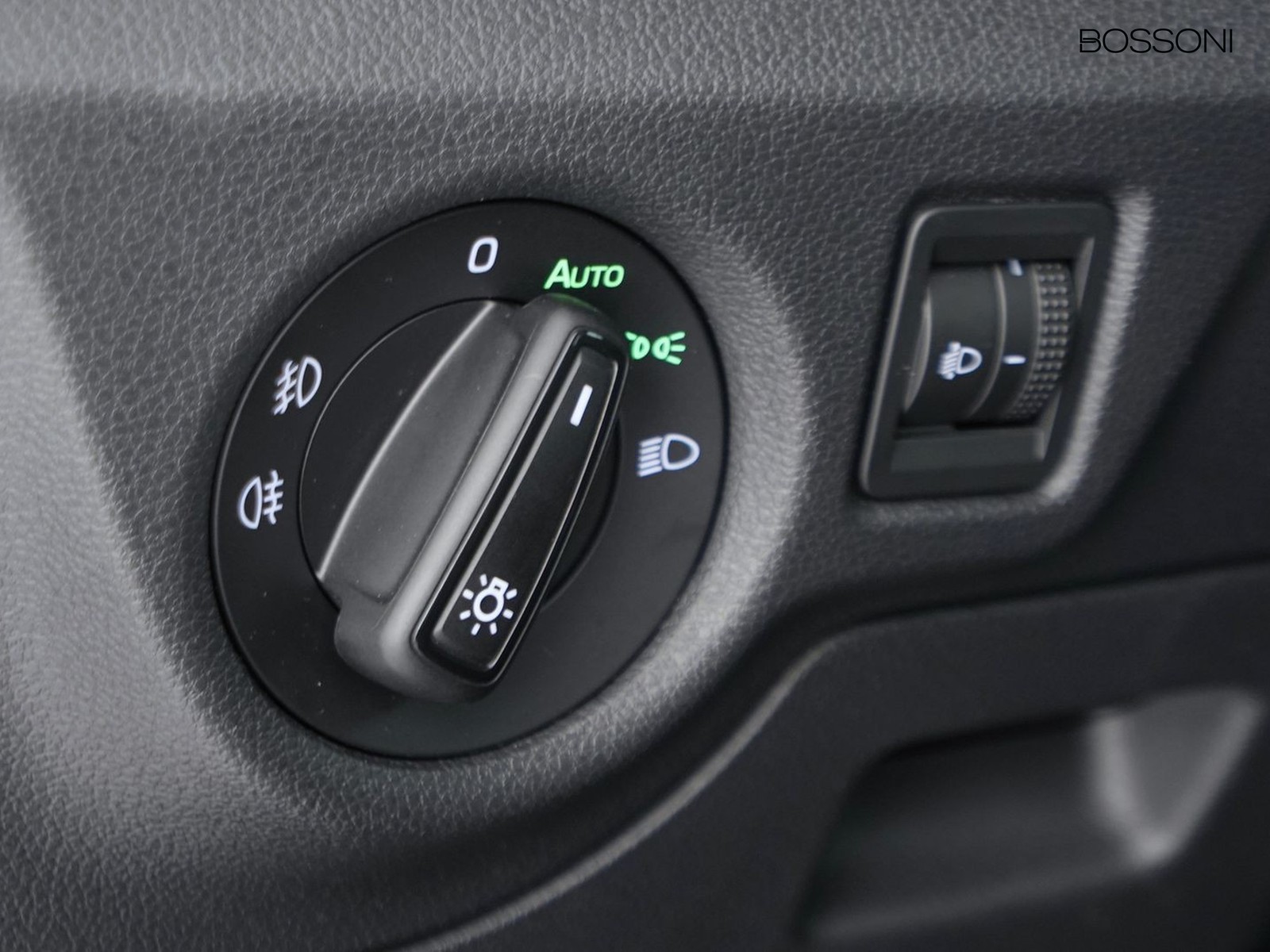 16 - Skoda Kamiq 1.0 tsi 115cv black dots dsg