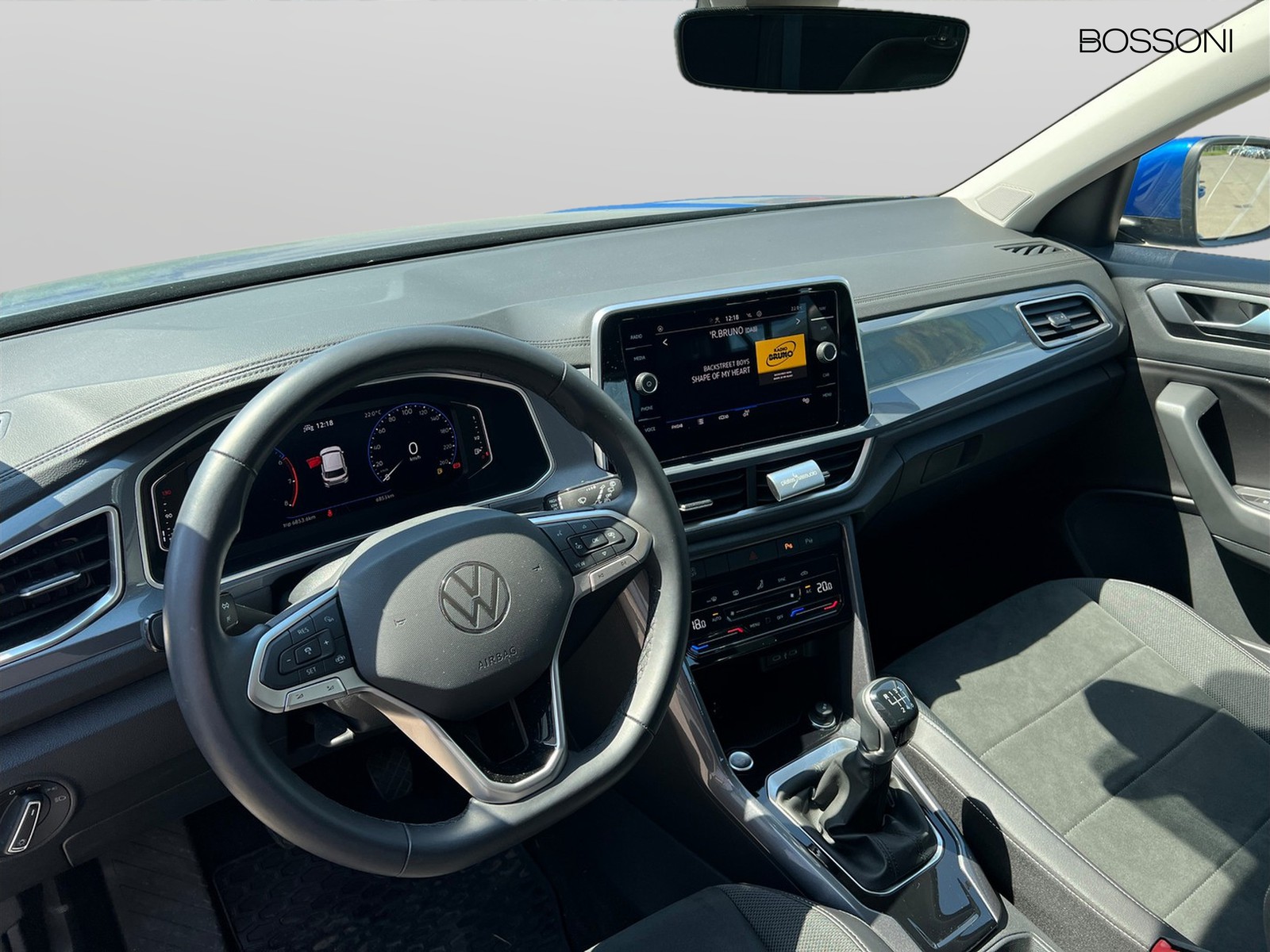 5 - Volkswagen T-Roc 1.0 tsi 110cv style