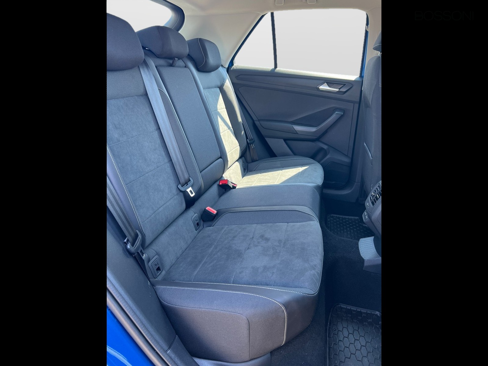 9 - Volkswagen T-Roc 1.0 tsi 110cv style