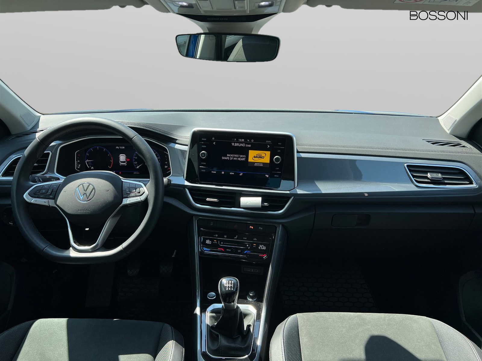10 - Volkswagen T-Roc 1.0 tsi 110cv style