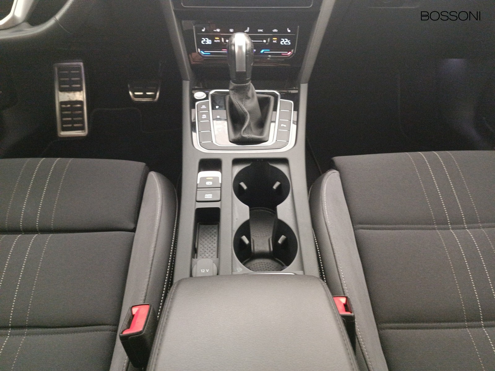 14 - Volkswagen Passat alltrack 2.0 tdi scr 200cv 4motion dsg