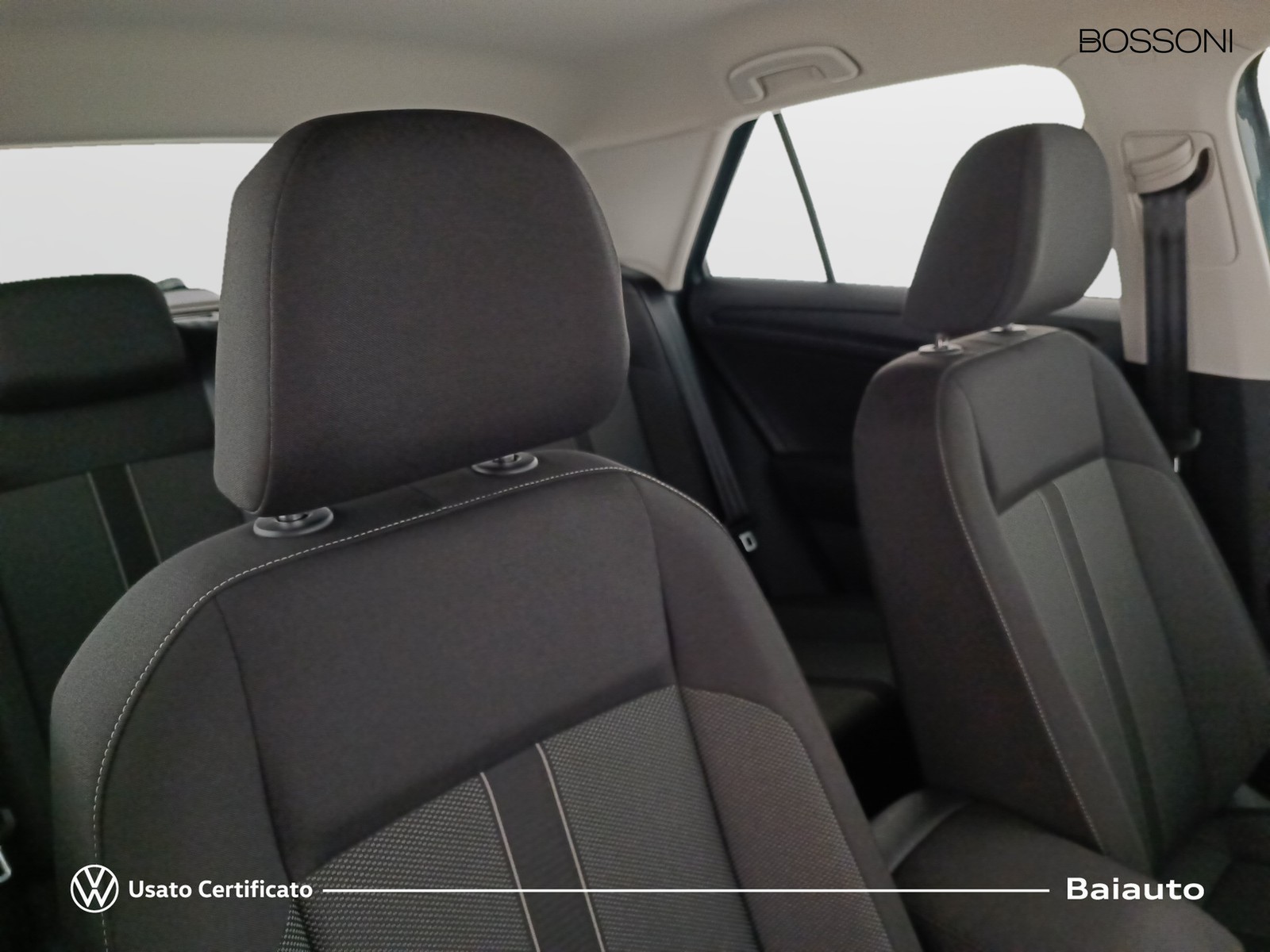 22 - Volkswagen T-Roc 1.0 tsi 110cv life