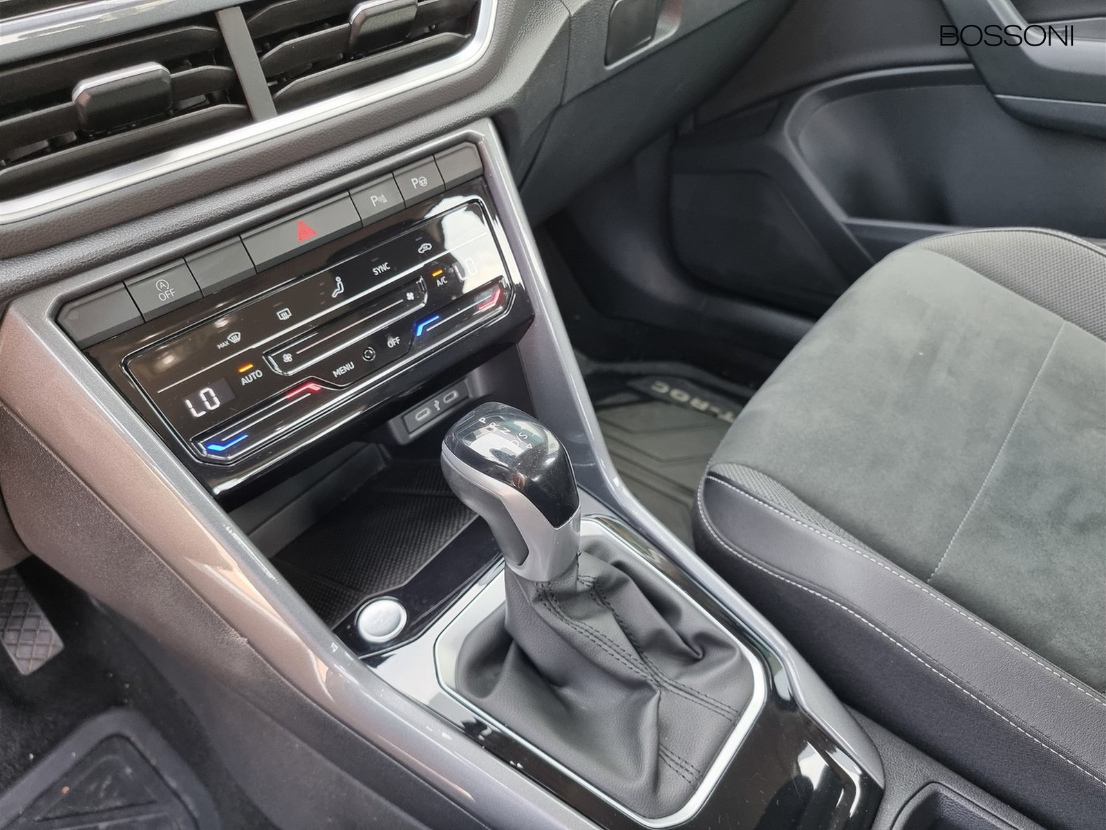 8 - Volkswagen T-Roc 2.0 tdi scr 150cv style dsg