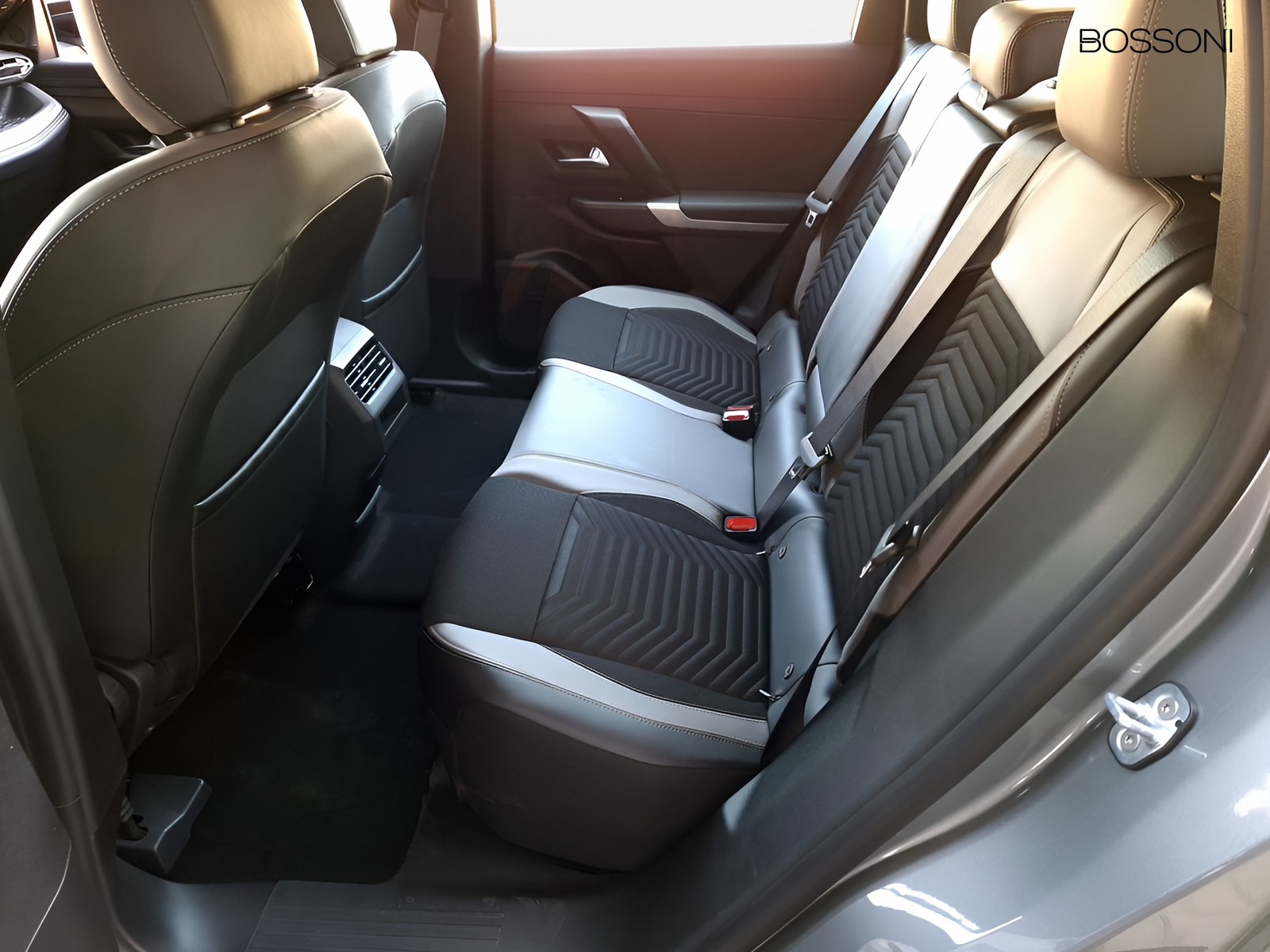 12 - Jeep Compass 1.6 turbo e-hybrid plug-in 225cv altitude fwd edct7