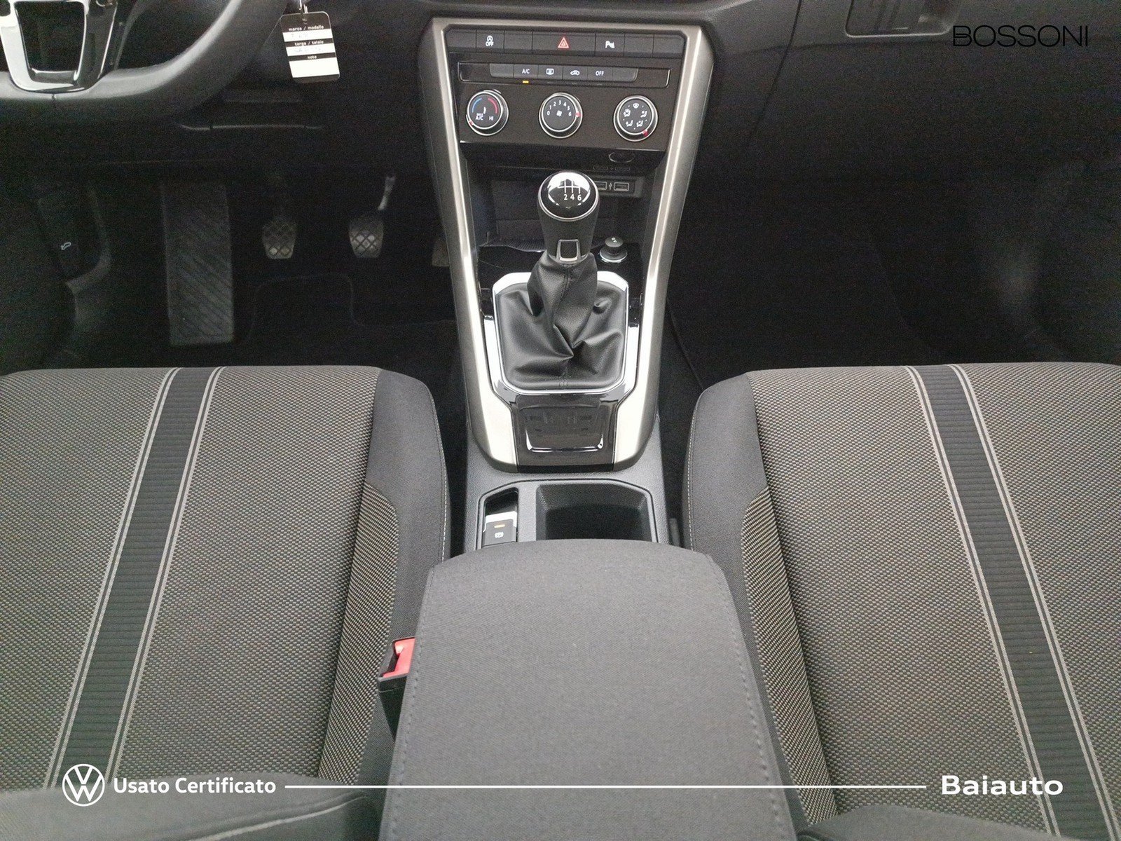 14 - Volkswagen T-Roc 1.0 tsi 115cv style