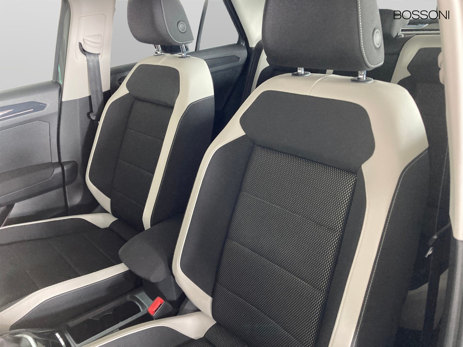 8 - Volkswagen T-Roc 1.6 tdi scr advanced