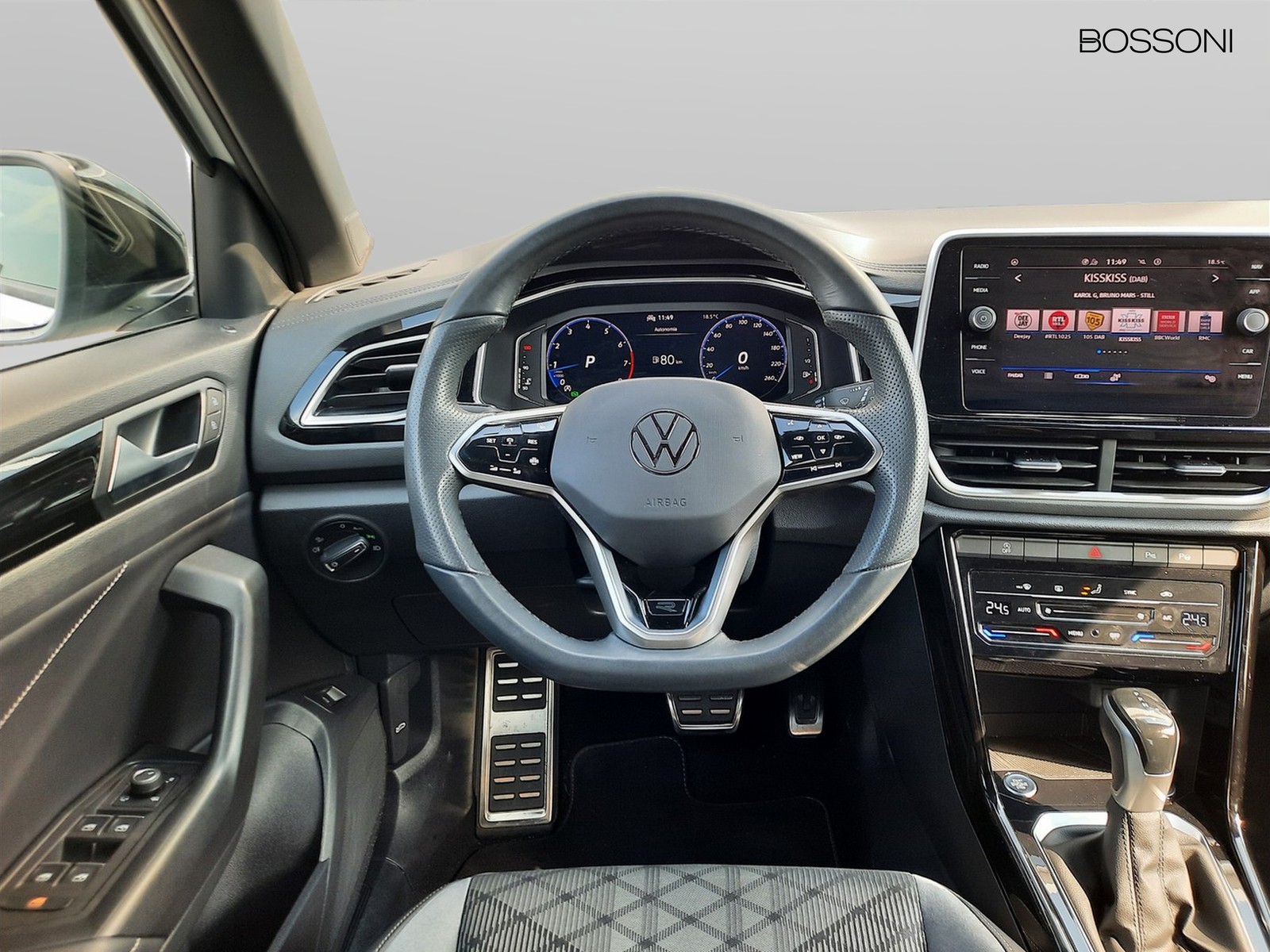 8 - Volkswagen T-Roc 1.5 tsi act r line dsg