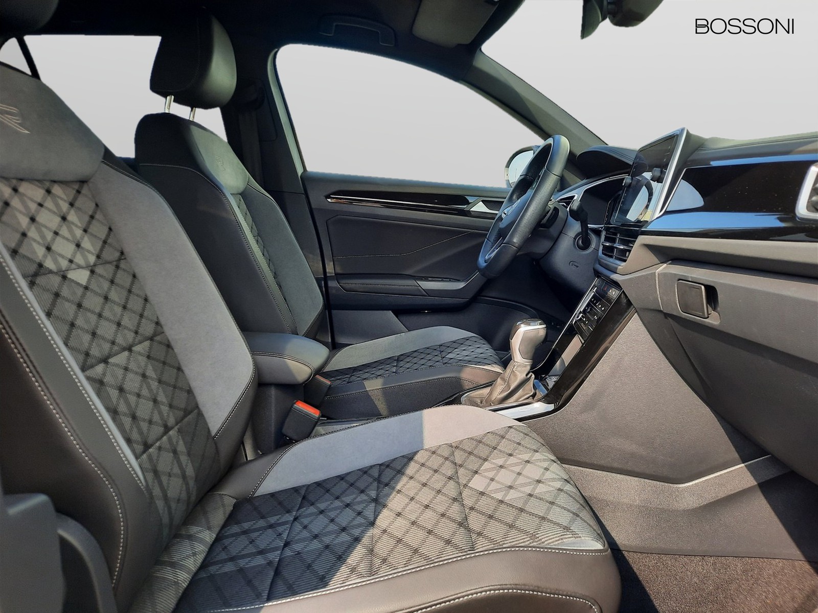 9 - Volkswagen T-Roc 1.5 tsi act r line dsg