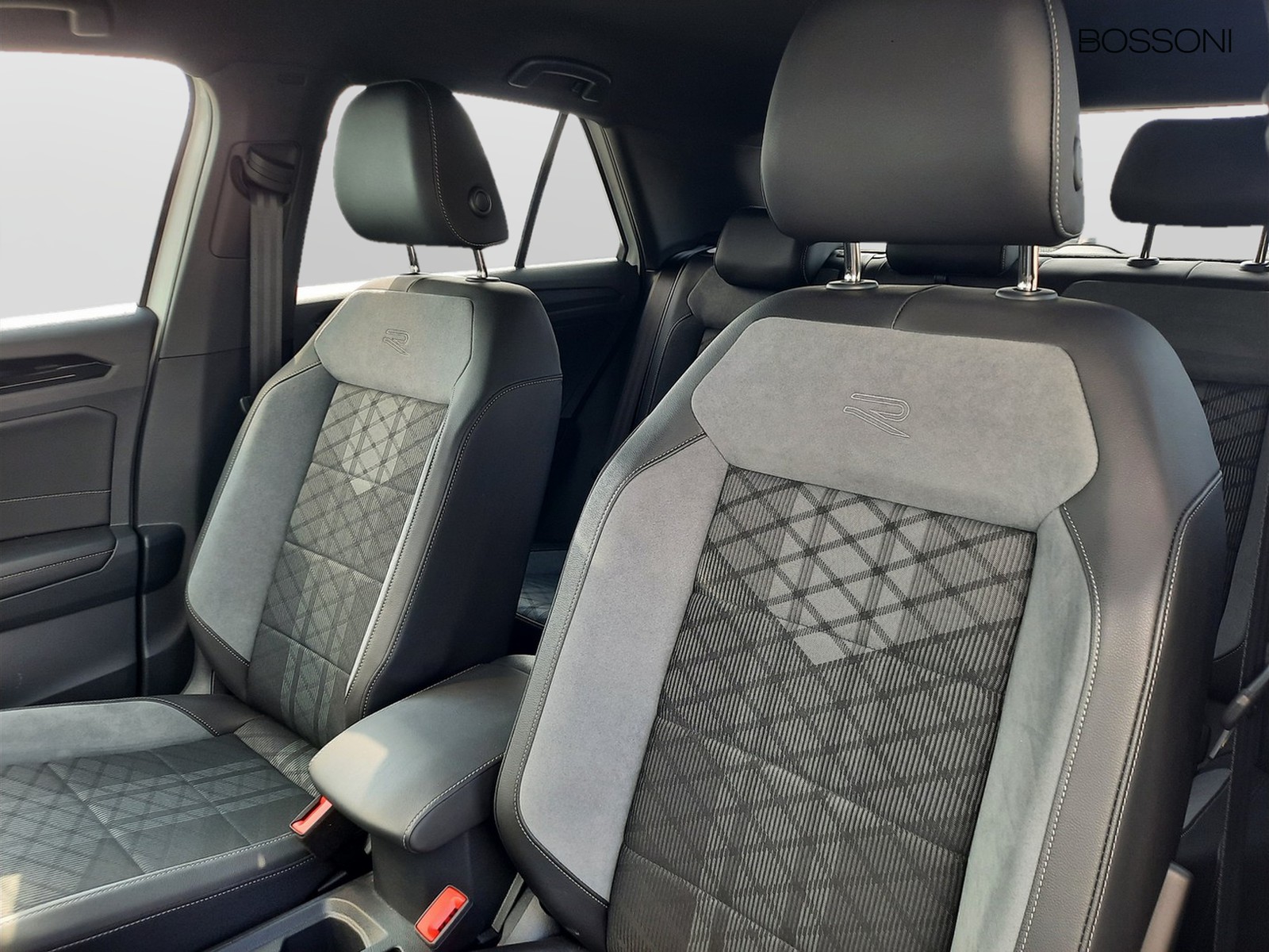 16 - Volkswagen T-Roc 1.5 tsi act r line dsg