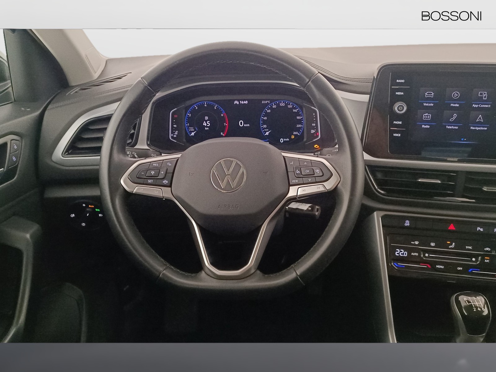 4 - Volkswagen T-Roc 1.0 tsi 110cv life