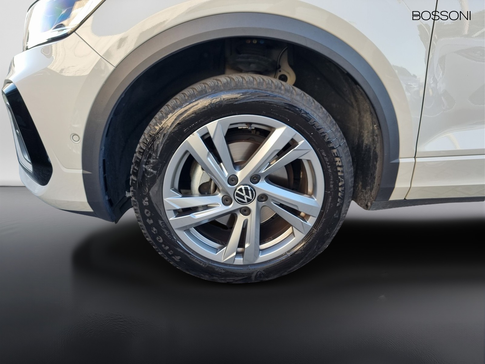 5 - Volkswagen T-Roc 1.0 tsi 110cv r line