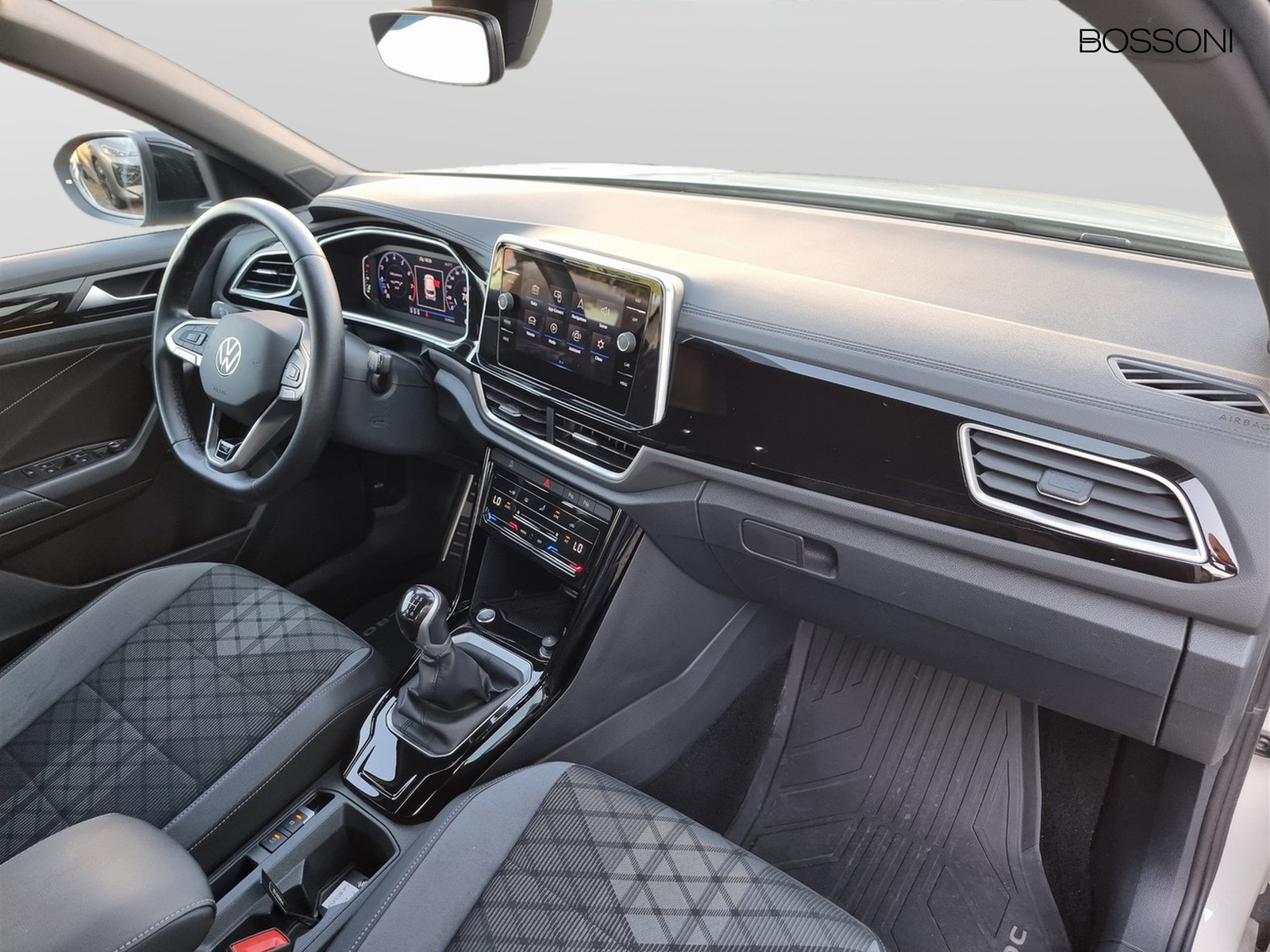 11 - Volkswagen T-Roc 1.0 tsi 110cv r line