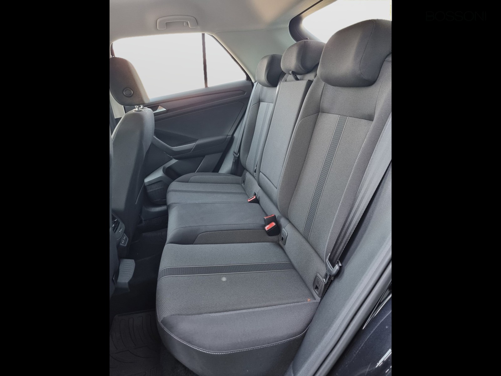 10 - Volkswagen T-Roc 1.5 tsi act life dsg