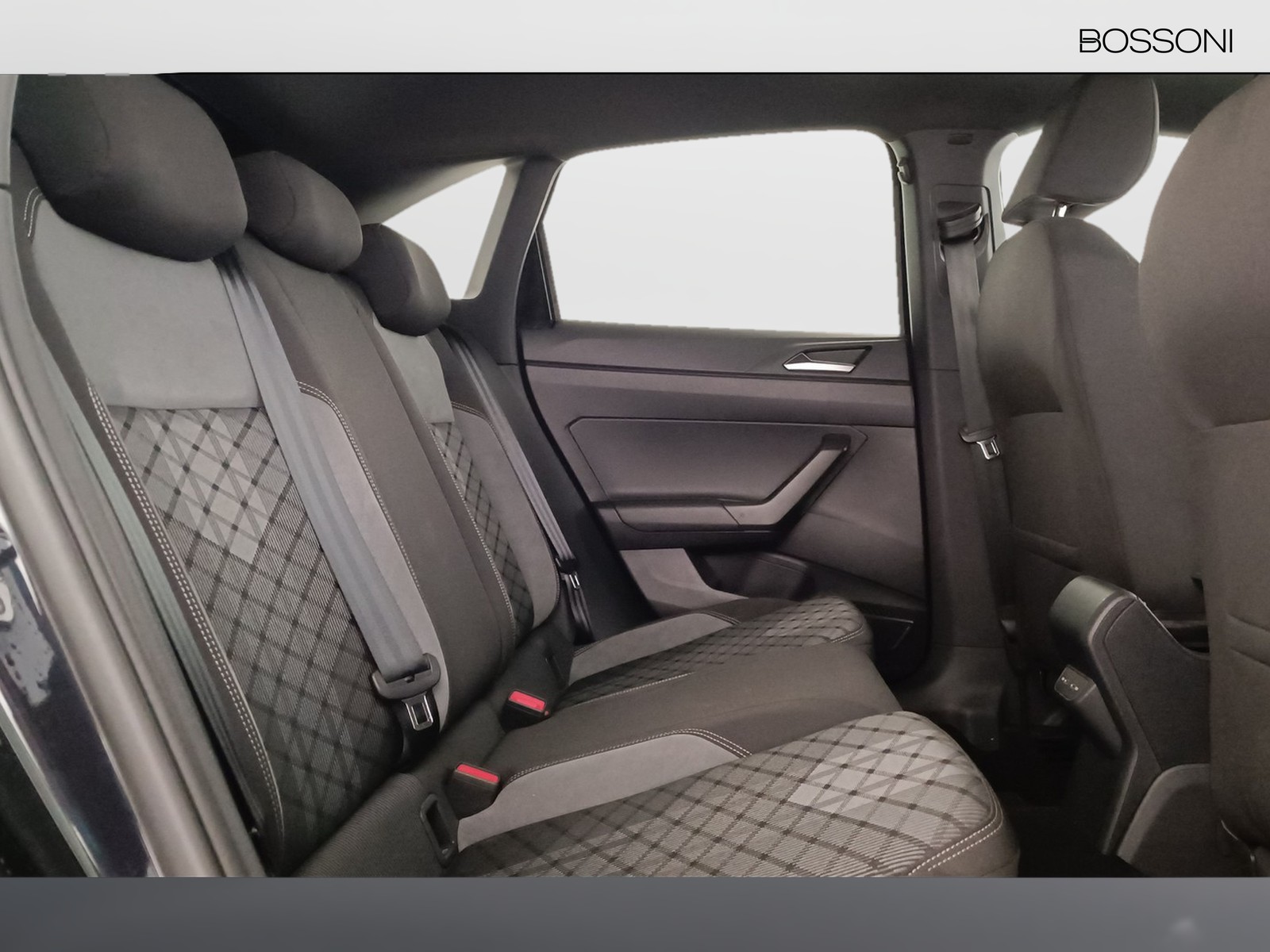 9 - Volkswagen Taigo 1.5 tsi act 150cv r-line dsg