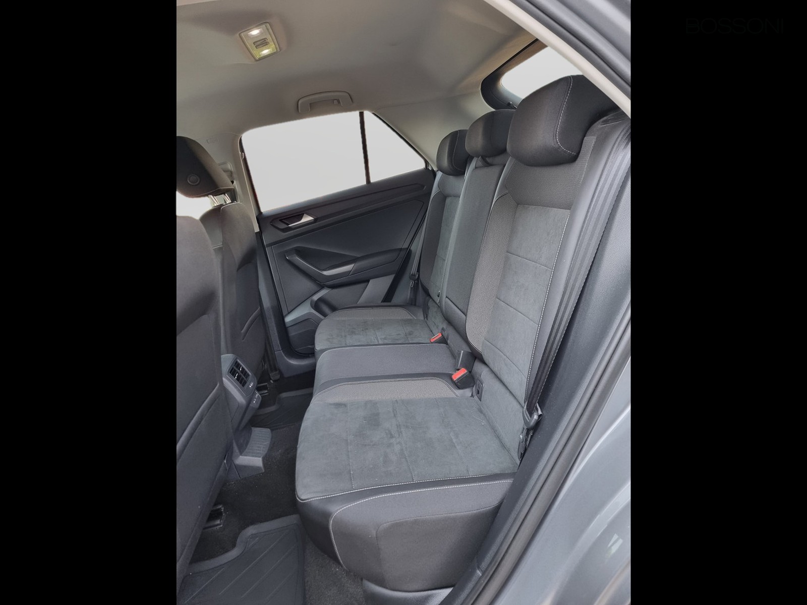 10 - Volkswagen T-Roc 1.0 tsi 110cv style