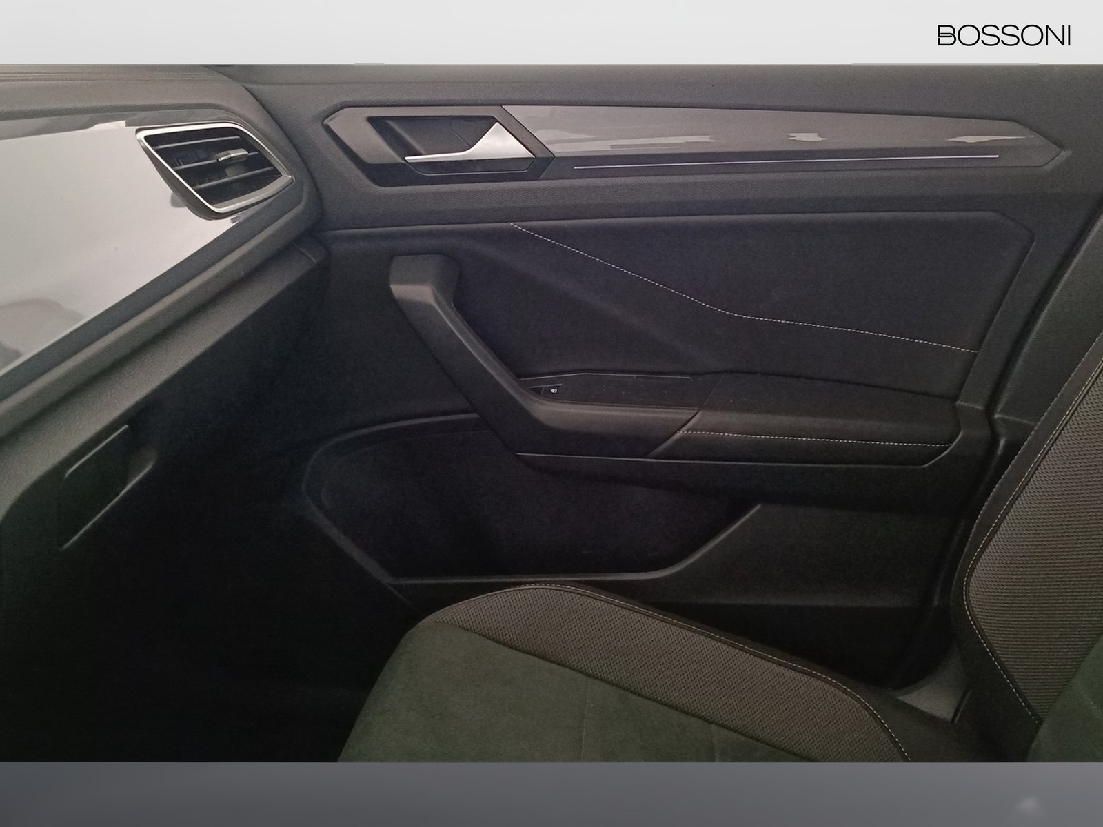 12 - Volkswagen T-Roc 1.0 tsi 110cv style