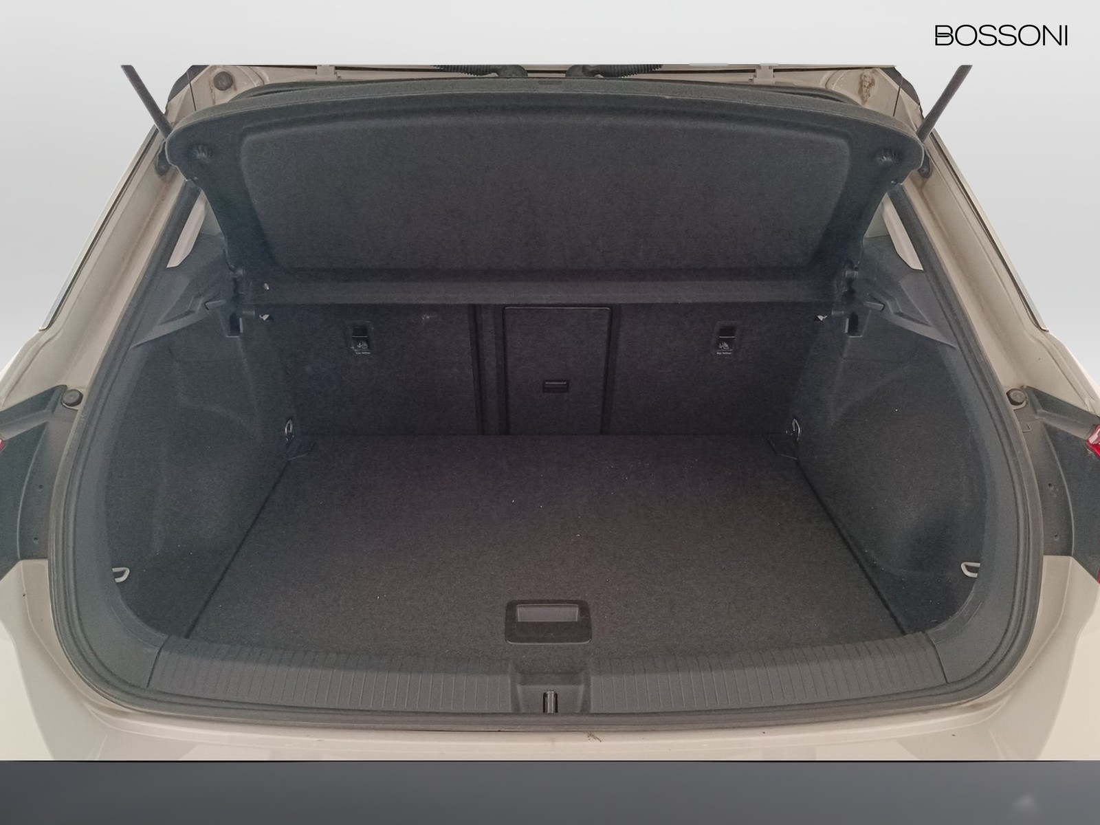 27 - Volkswagen T-Roc 1.0 tsi 110cv style