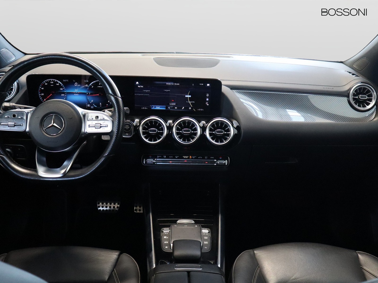12 - Mercedes GLA 200 d premium 8g-dct