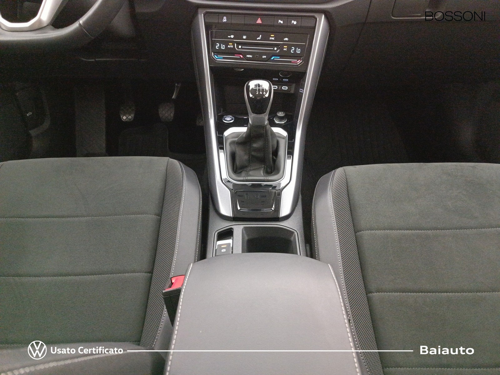 14 - Volkswagen T-Roc 1.0 tsi 110cv style