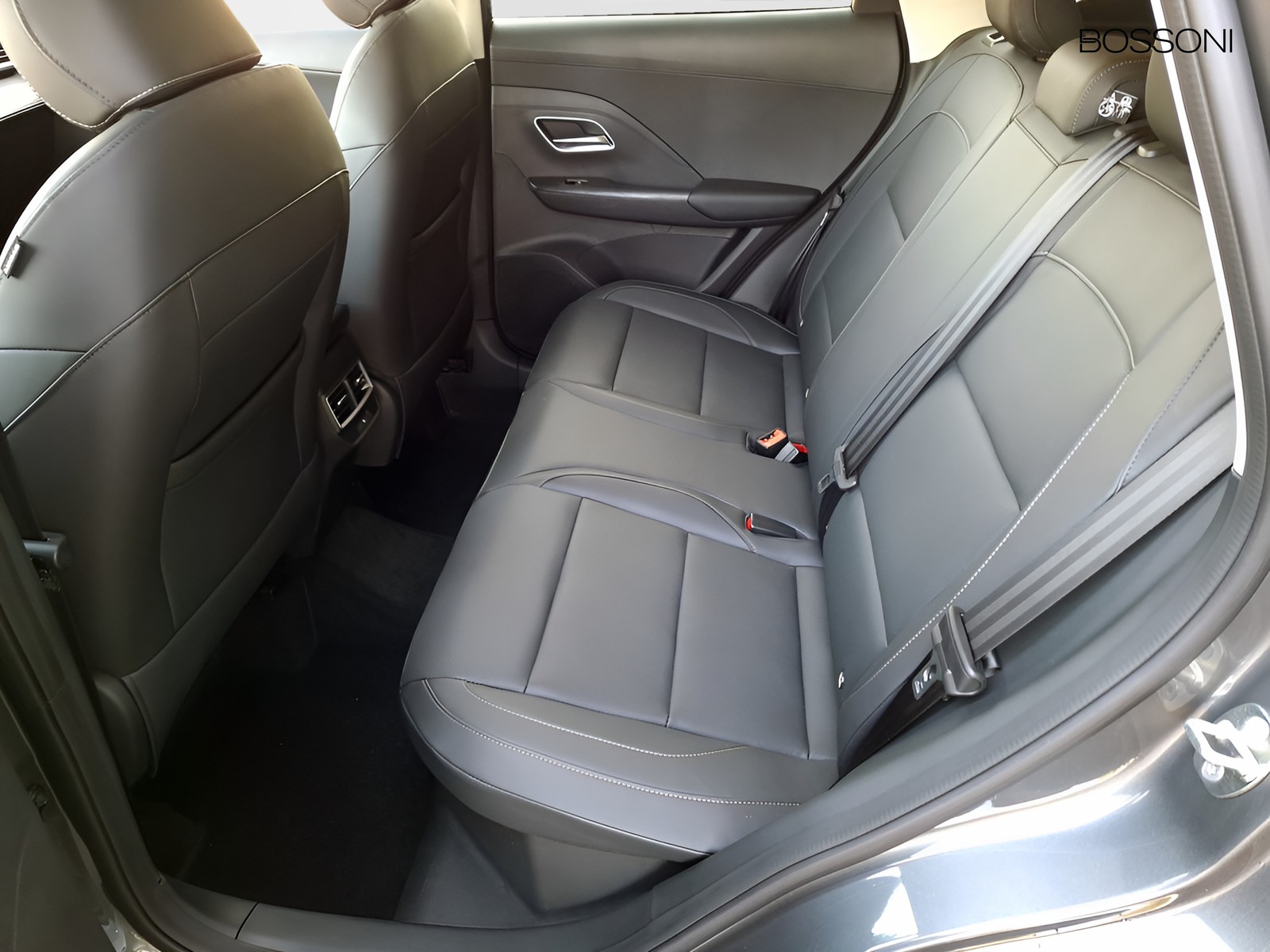 12 - Mg ZS 1.5 hybrid+ luxury auto