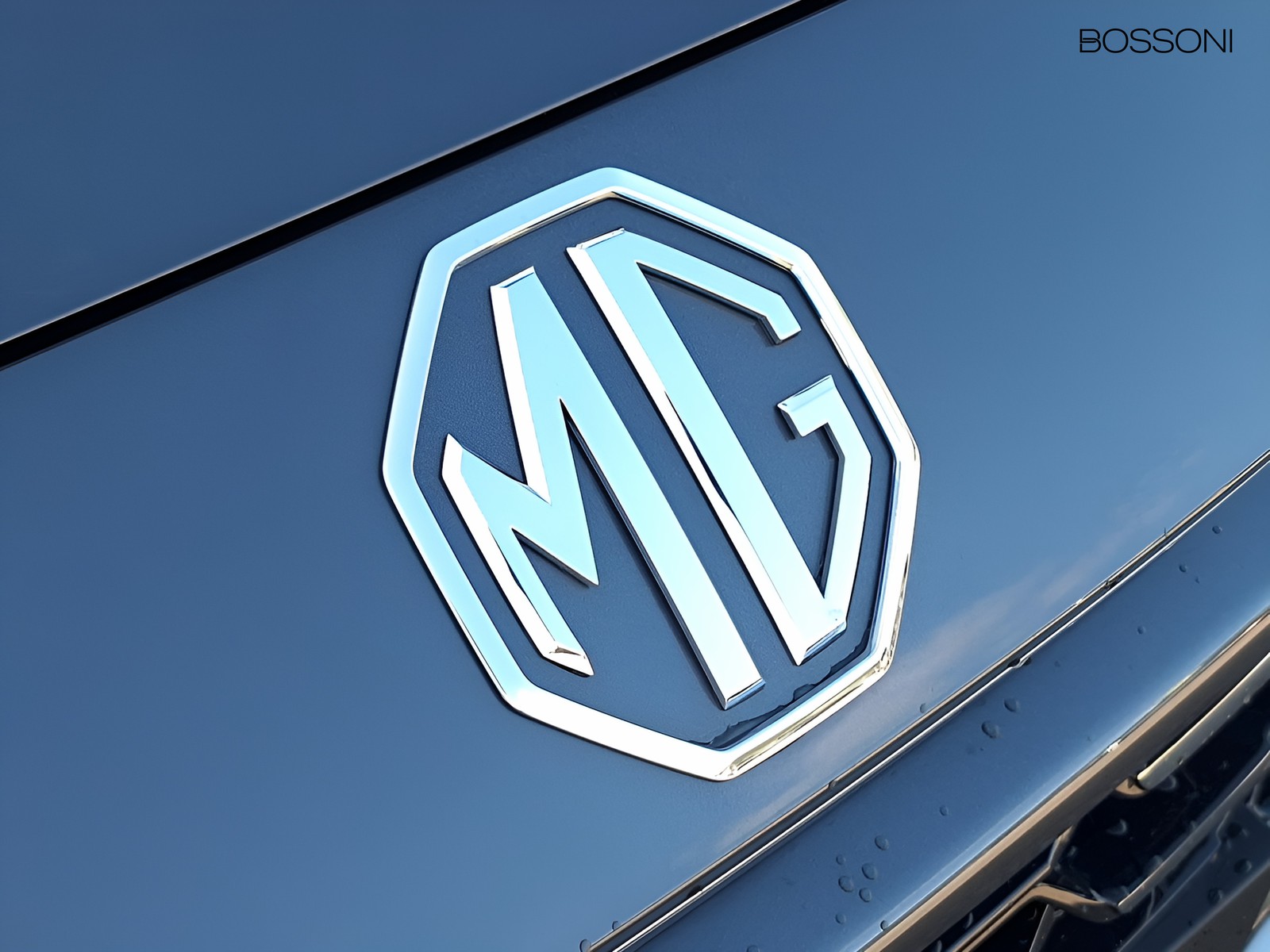 24 - Mg ZS 1.5 hybrid+ luxury auto