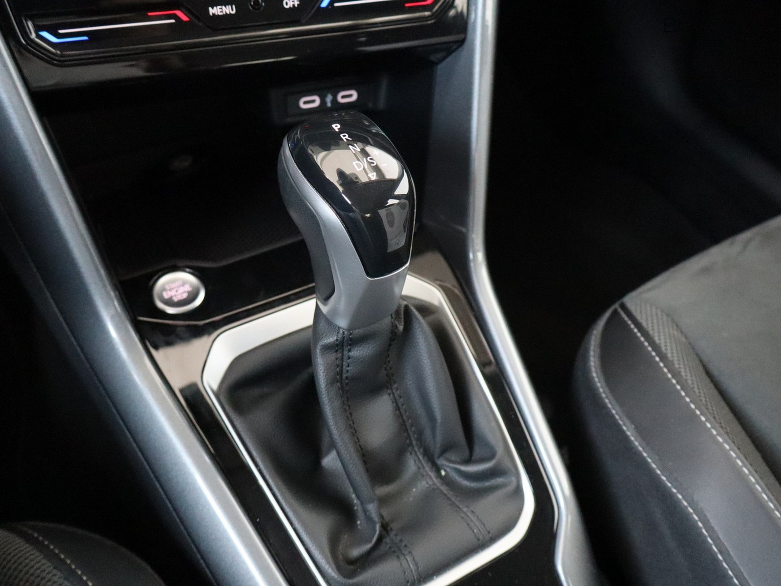 14 - Volkswagen T-Roc 2.0 tdi scr 150cv sport dsg