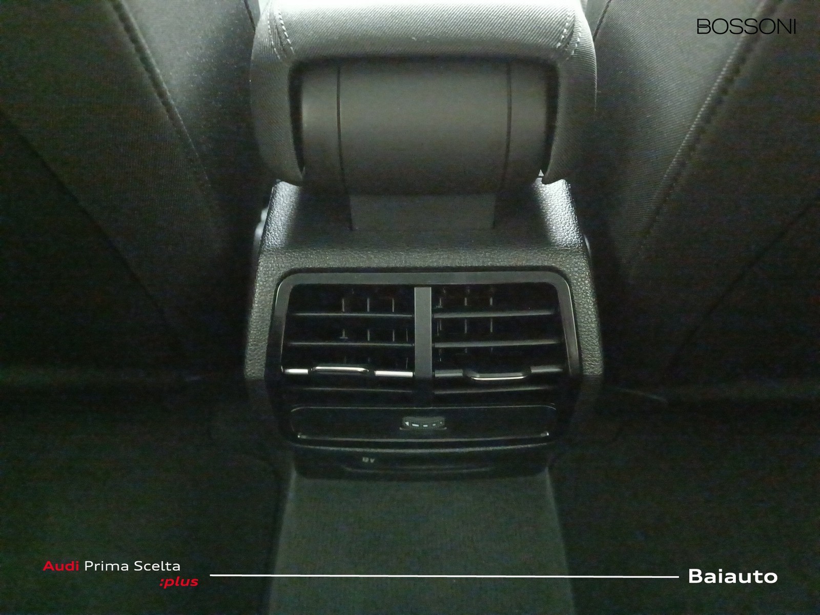 14 - Audi Q3 35 2.0 tdi s line edition s tronic