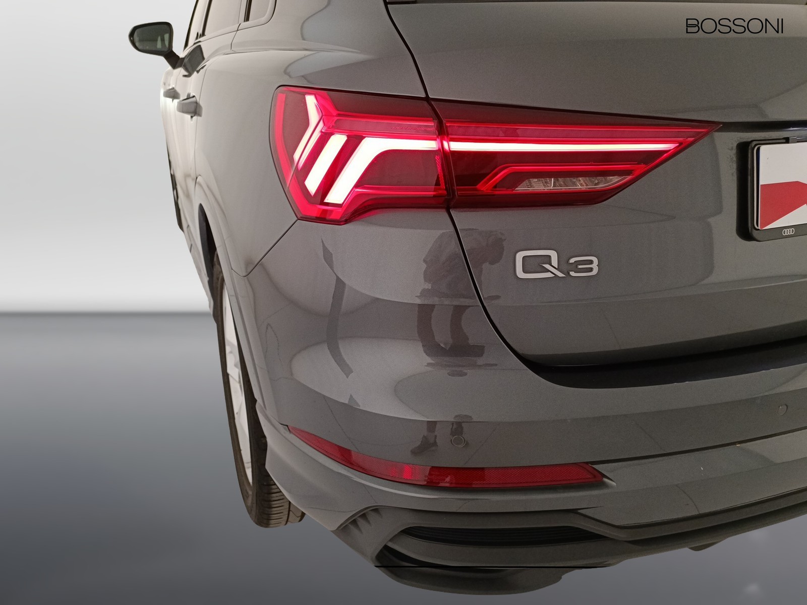 27 - Audi Q3 35 2.0 tdi s line edition s tronic