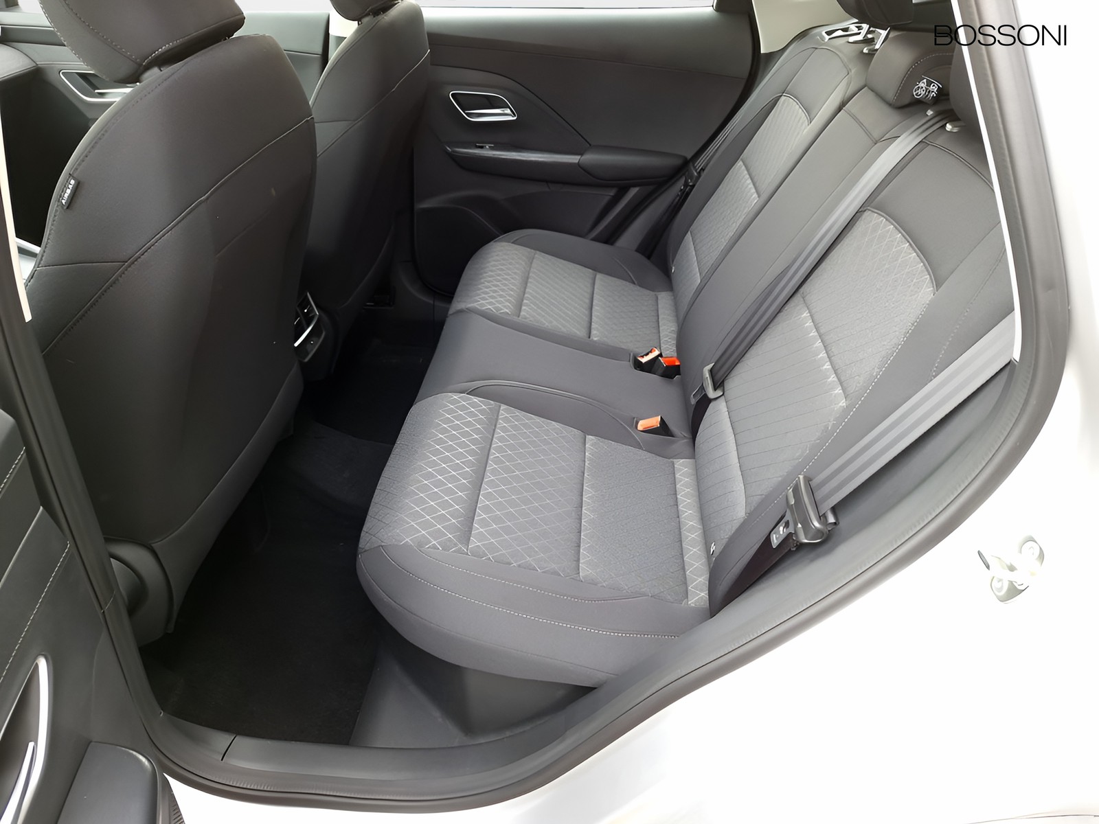 12 - Mg ZS 1.5 hybrid+ comfort auto