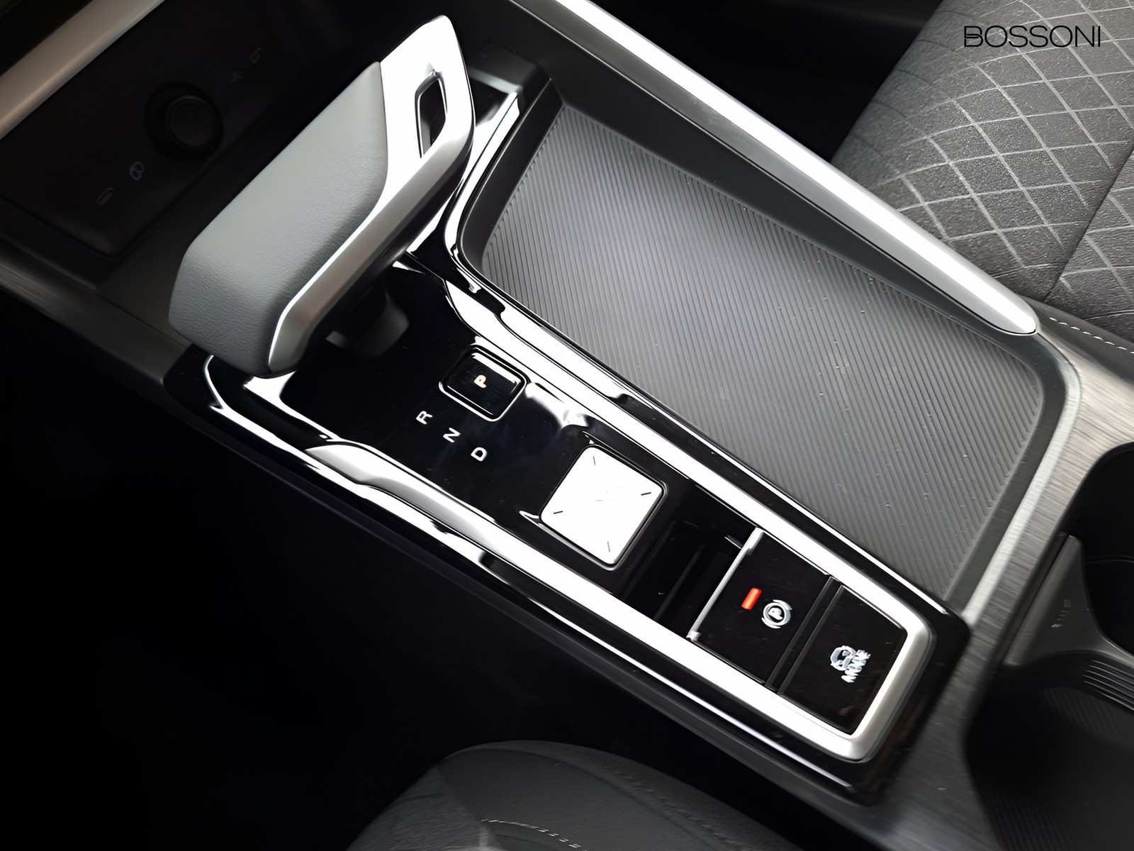18 - Mg ZS 1.5 hybrid+ comfort auto