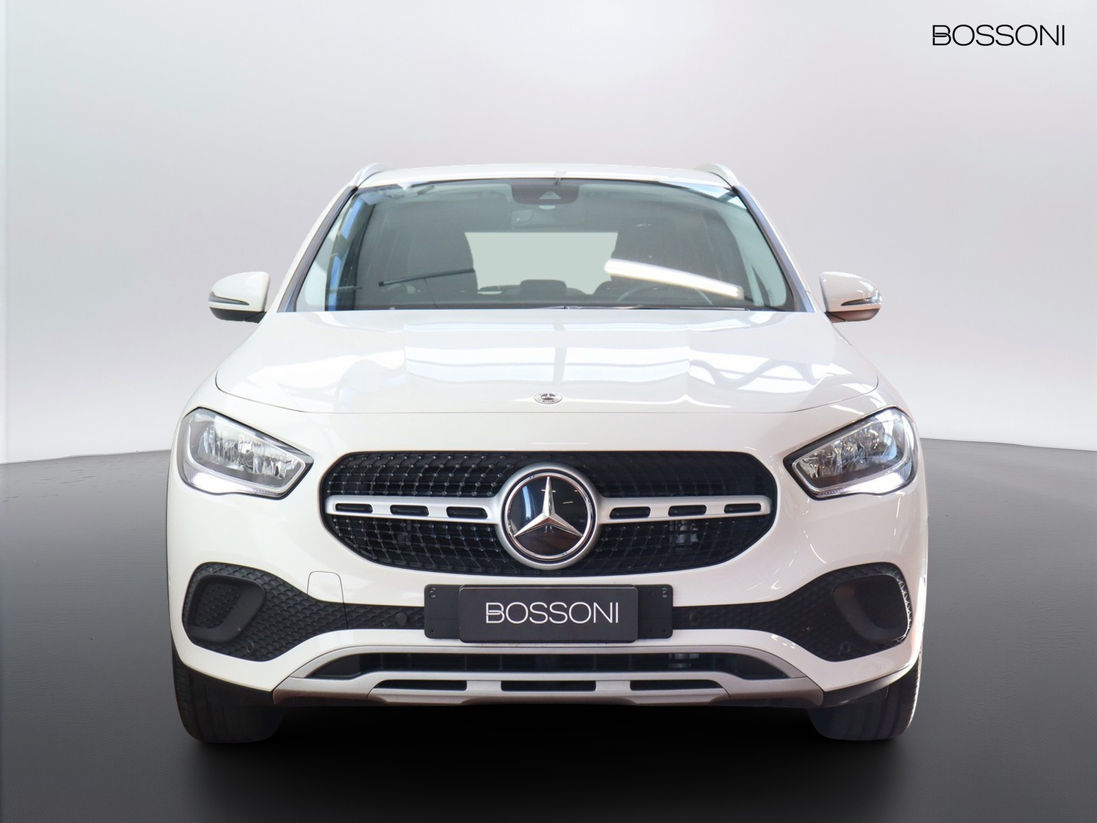 2 - Mercedes GLA 180 d business 8g-dct