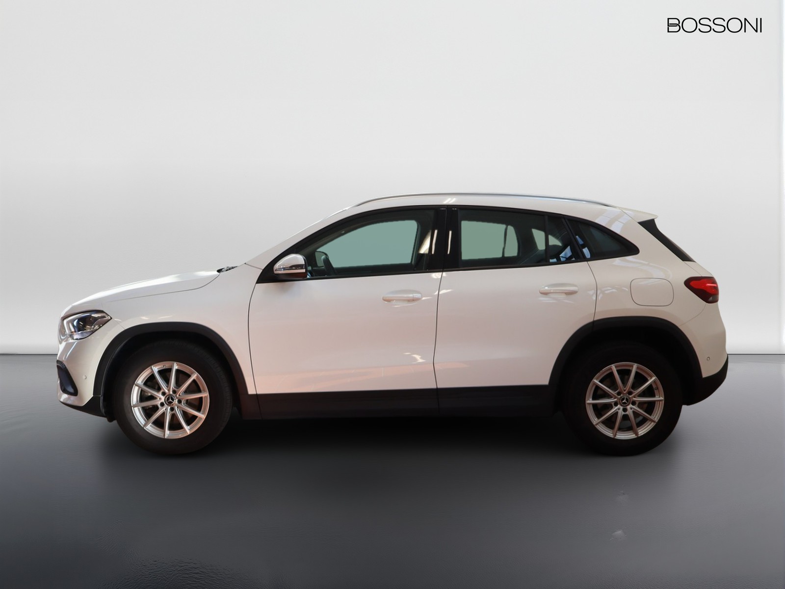 3 - Mercedes GLA 180 d business 8g-dct