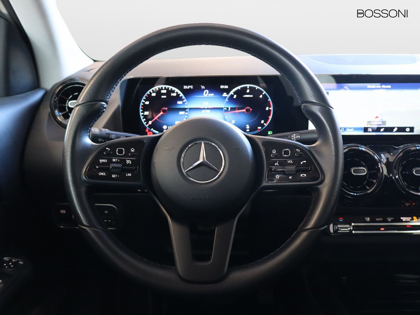 16 - Mercedes GLA 180 d business 8g-dct