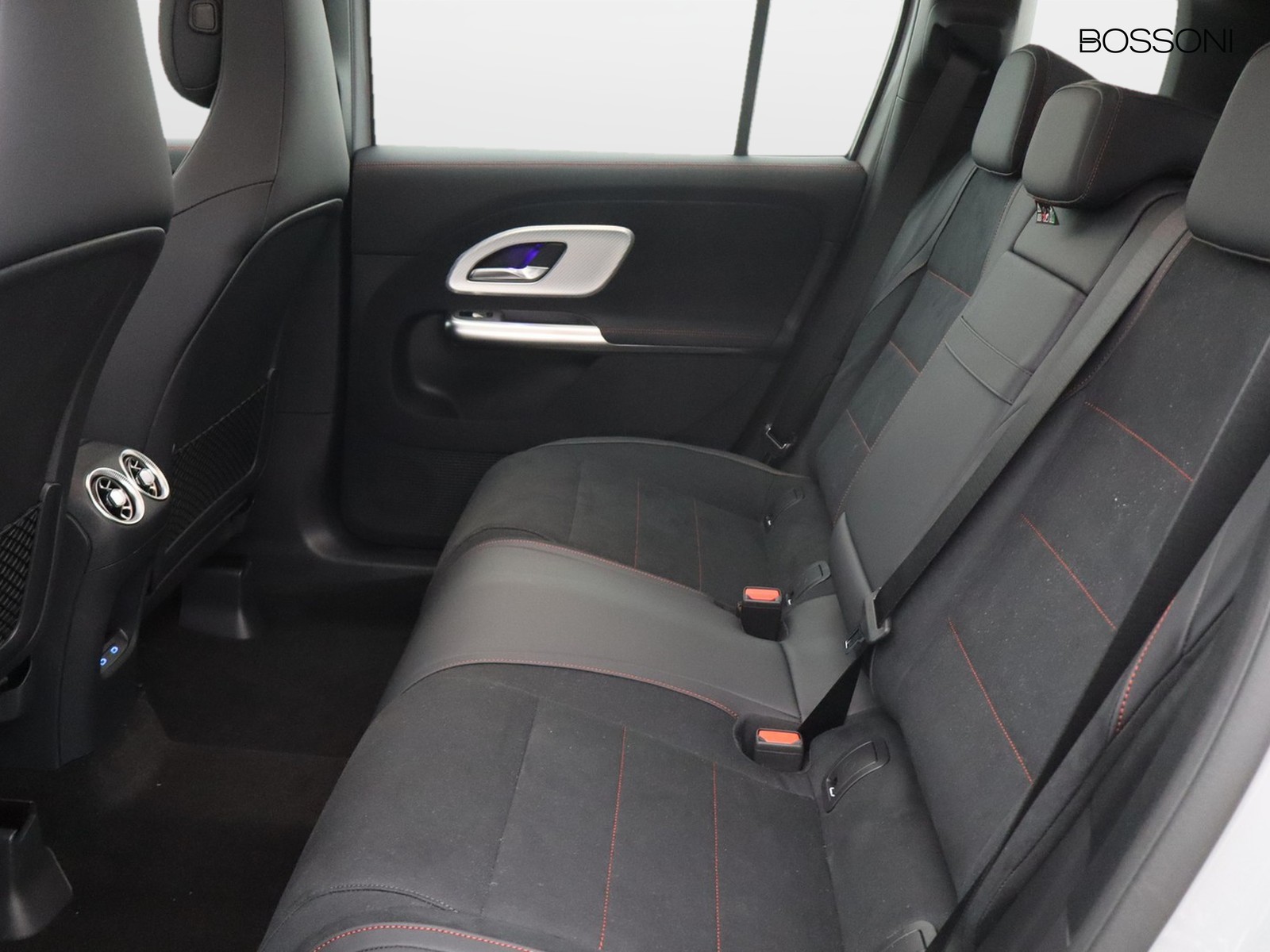 8 - Mercedes GLB 200 advanced plus 8g-edct