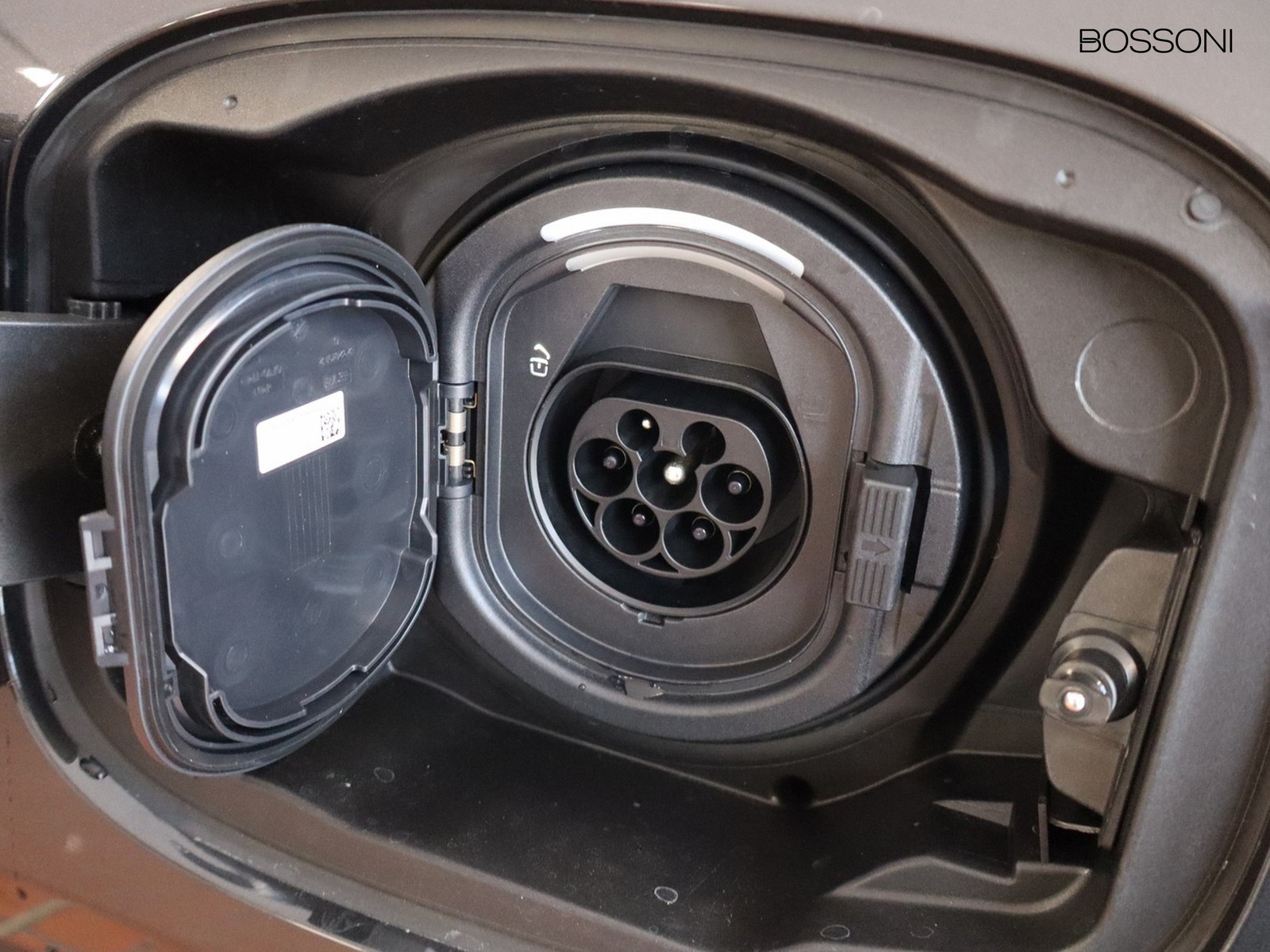 17 - Mercedes GLC suv 300 de plug-in hybrid amg line advanced 4matic 9g-tronic
