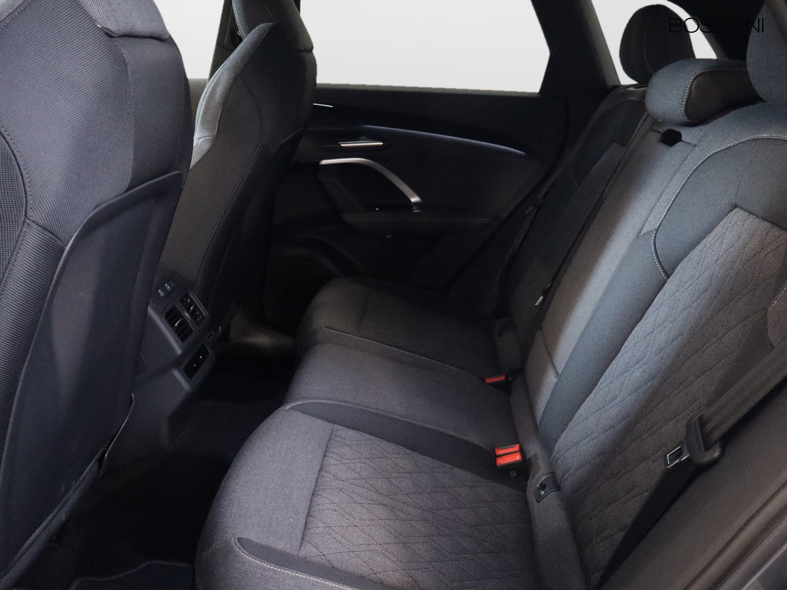 8 - Audi Q5 2.0 tdi mhev+ 204cv business quattro s tronic