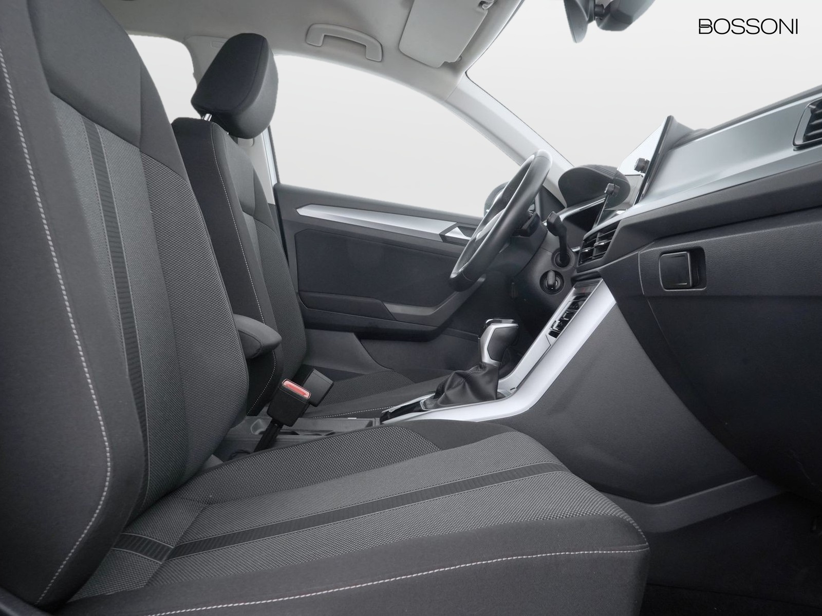 8 - Volkswagen T-Roc 1.5 tsi act sport dsg