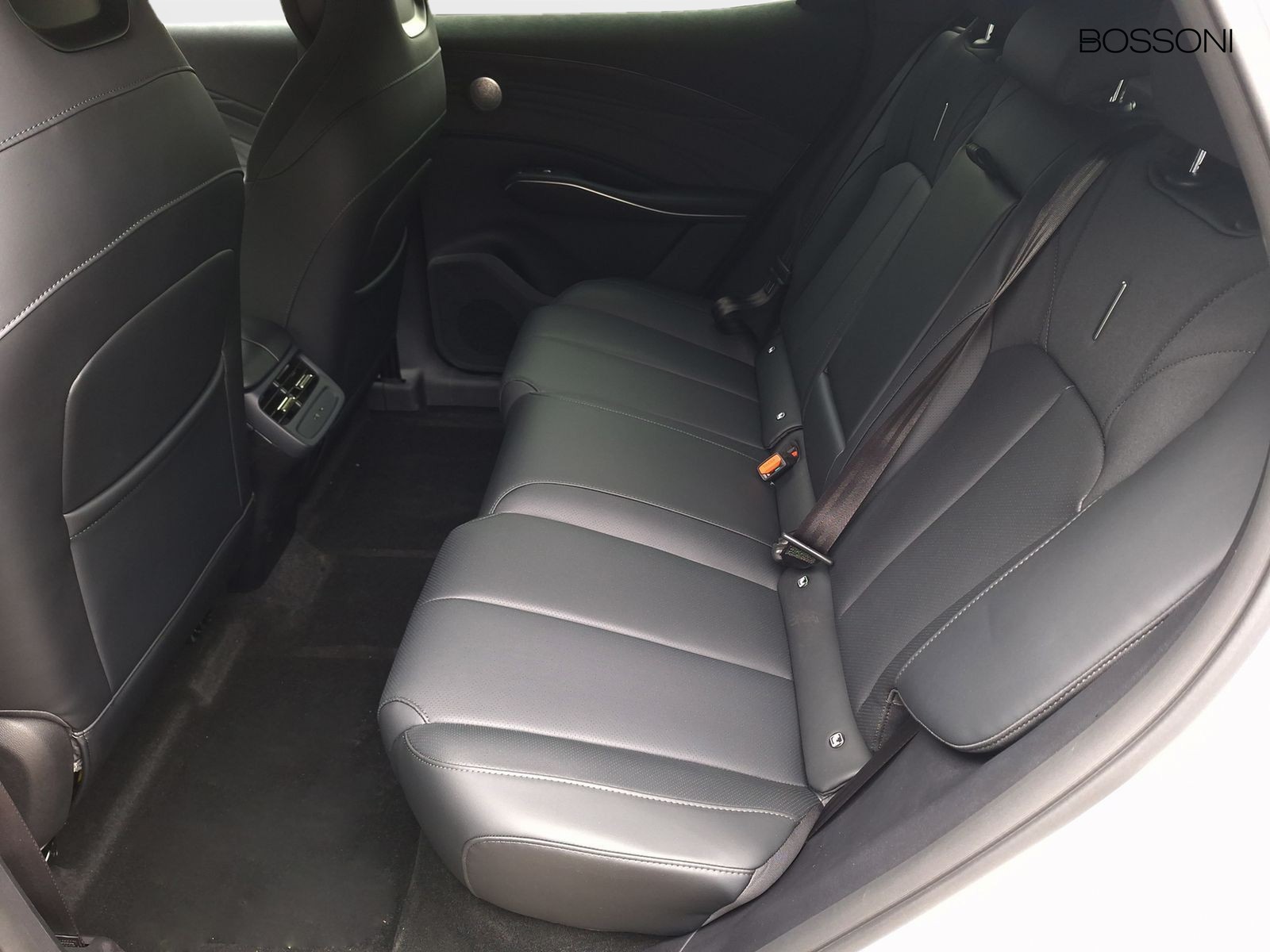 12 - Omoda 7 shs-p 1.5 tgdi plug-in hybrid premium dht