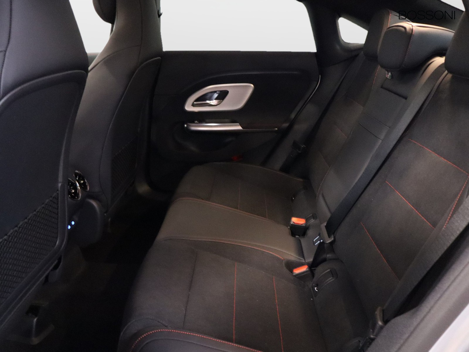 8 - Mercedes CLA 200 advanced plus 4matic auto