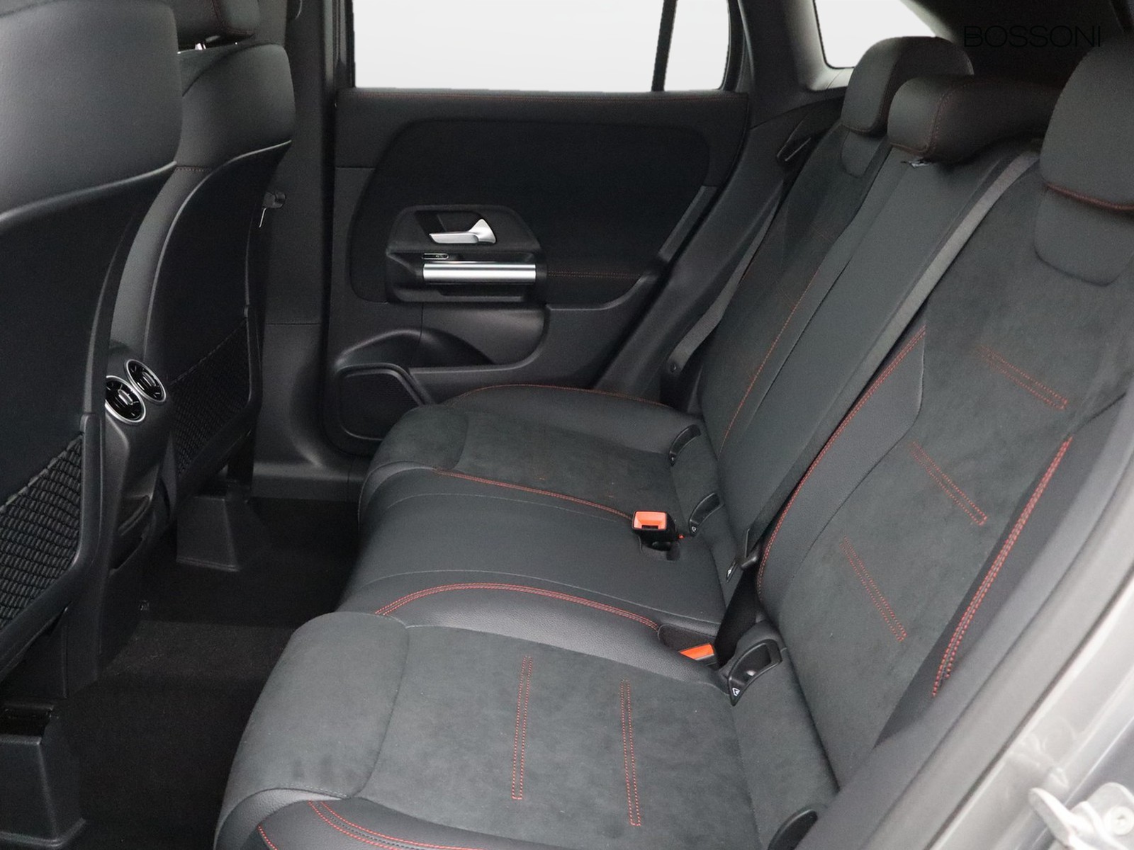 8 - Mercedes GLA 200 d amg line extra 8g-dct